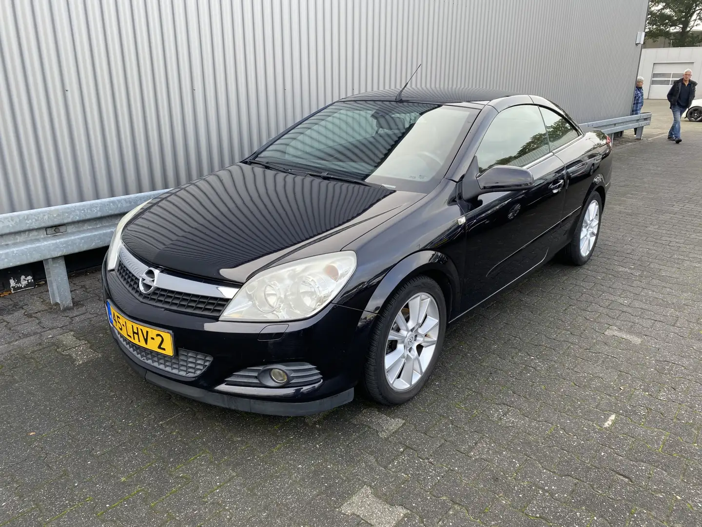 Opel Astra TwinTop 1.8 Enjoy 151Dkm.NAP, Leer, Navi, Clima, C Zwart - 2