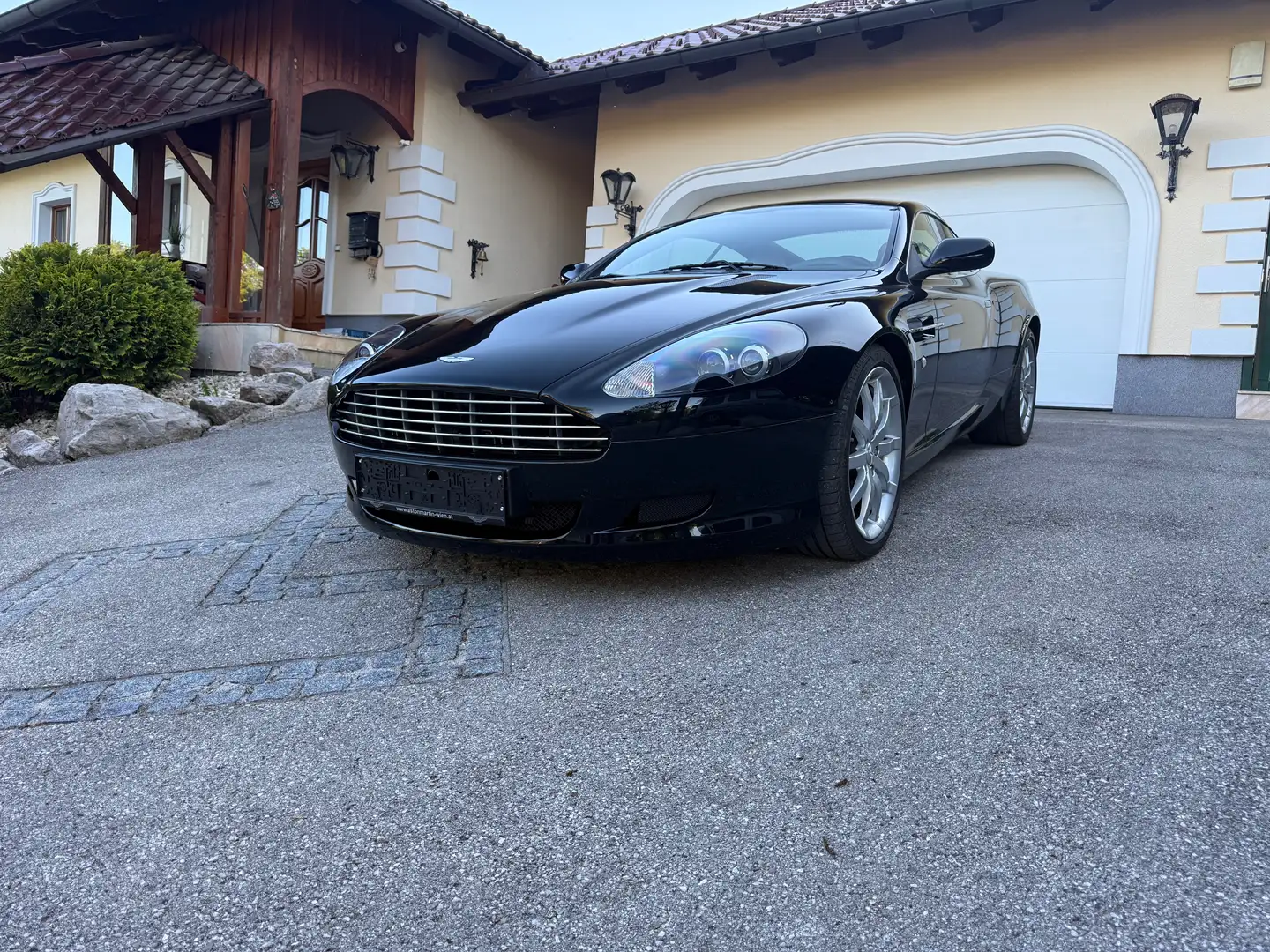 Aston Martin DB9 DB9 Touchtronic II Fekete - 1