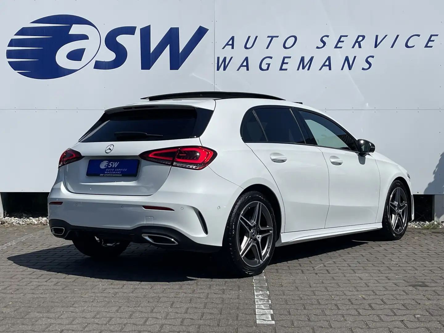 Mercedes-Benz A 200 Business Solution AMG | Pano | Trekhaak | ACC | 36 Bílá - 2
