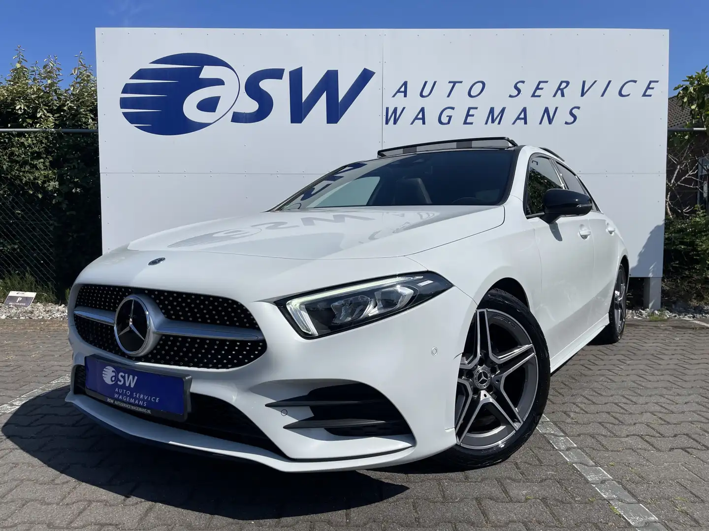 Mercedes-Benz A 200 Business Solution AMG | Pano | Trekhaak | ACC | 36 Wit - 2