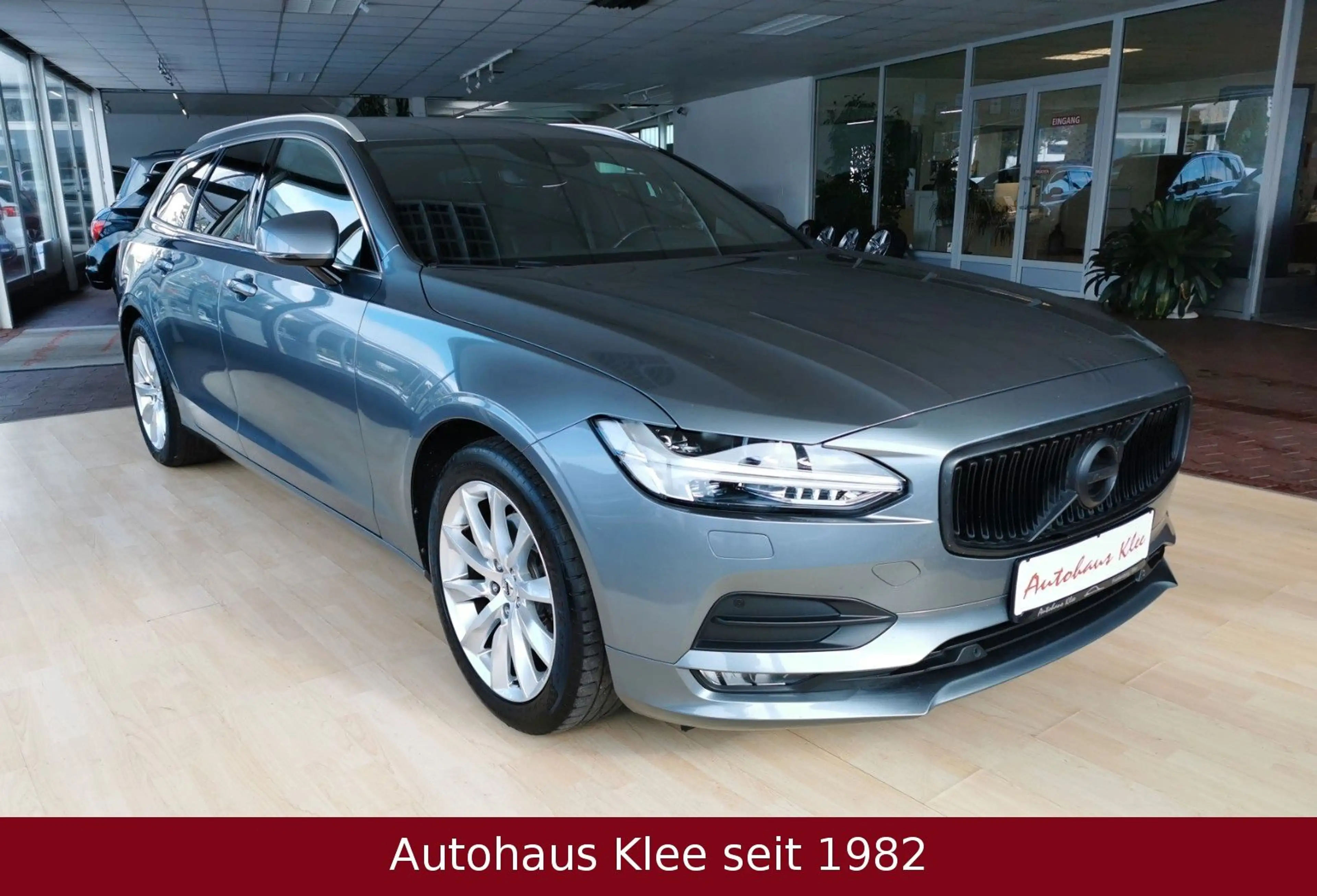 Volvo V90 Kombi Momentum *AHK*LED*NAVI*DAB*LM 18"