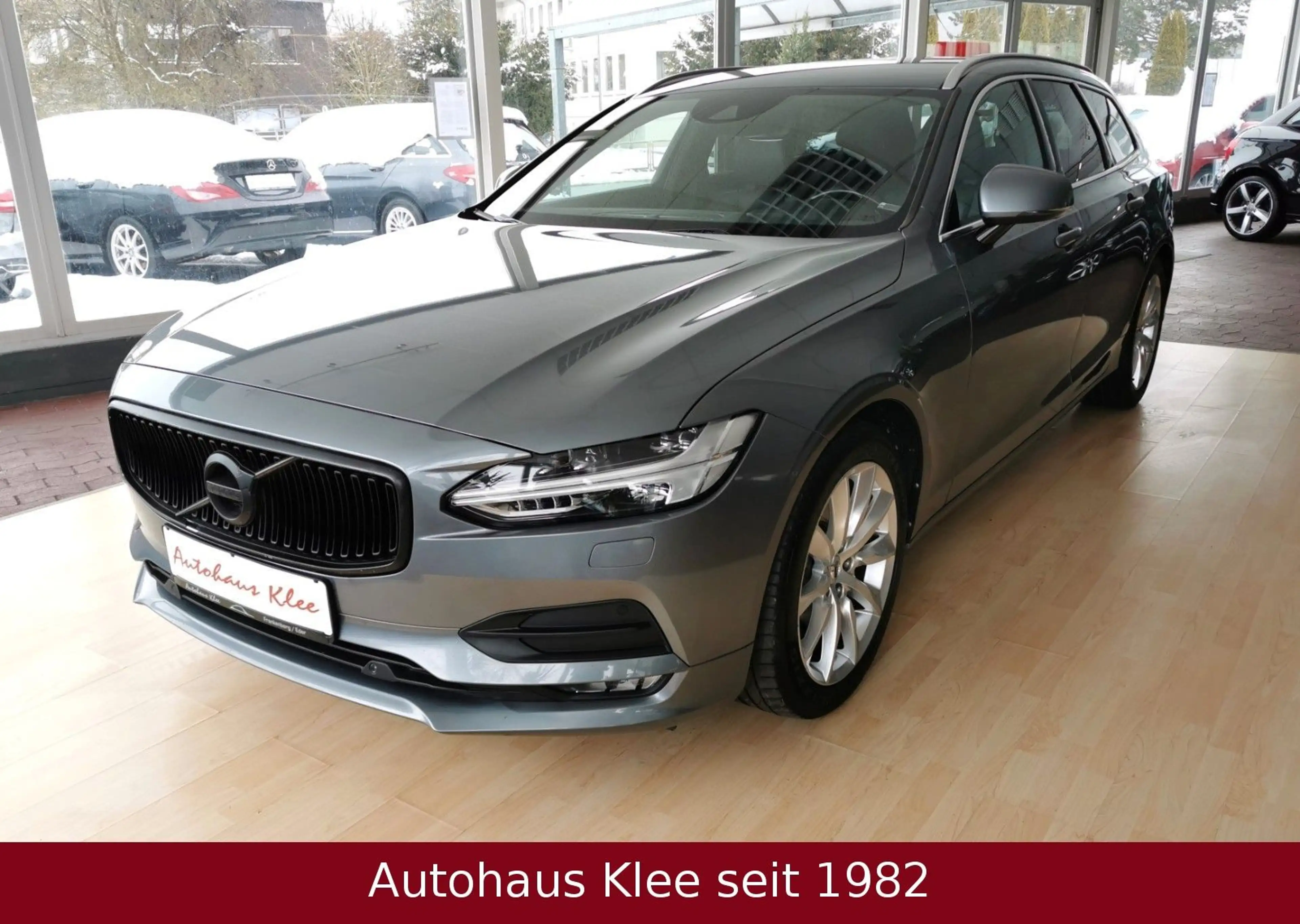 Volvo V90 Kombi Momentum *AHK*LED*NAVI*DAB*LM 18" — photo 4