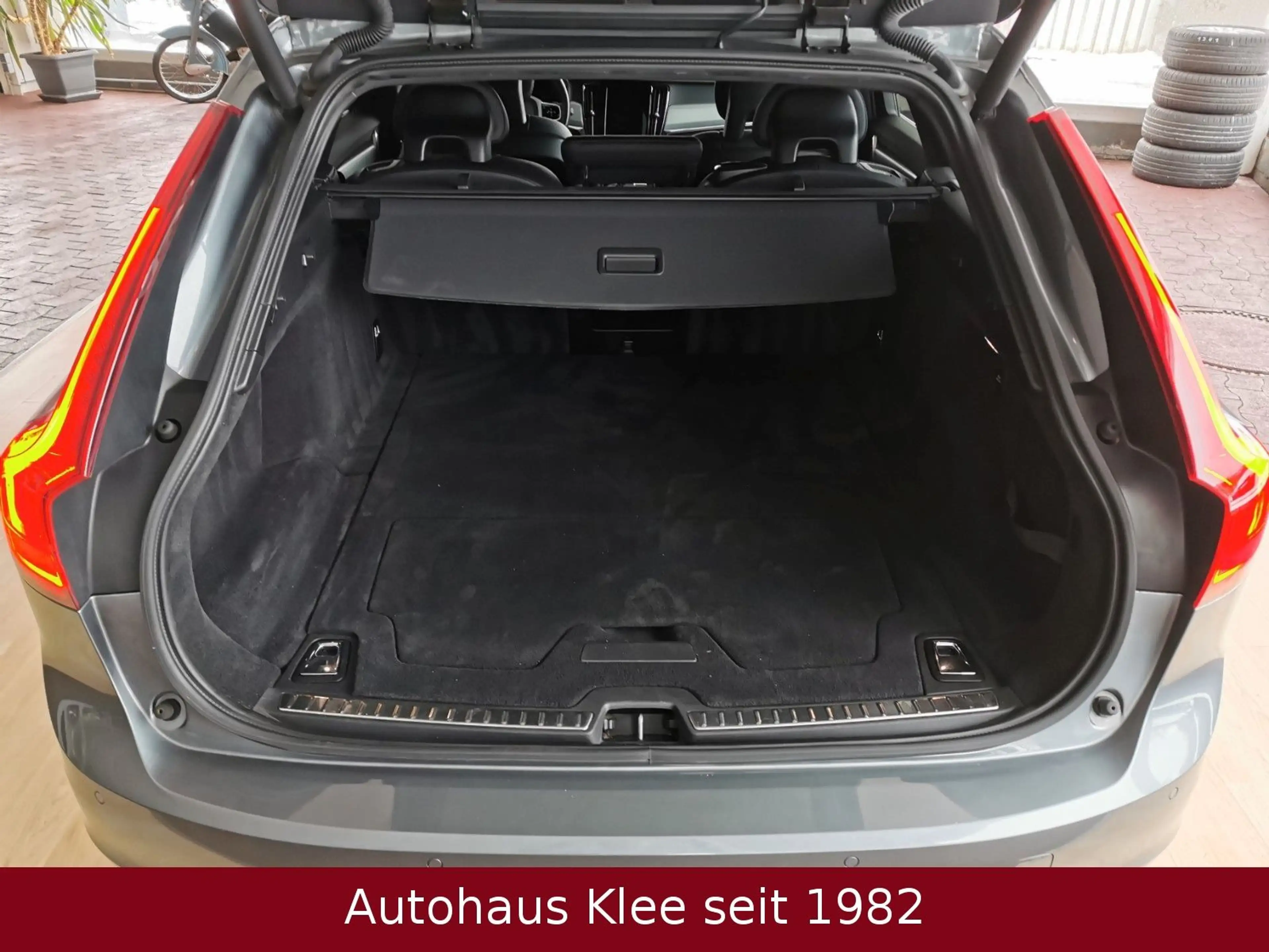 Volvo V90 Kombi Momentum *AHK*LED*NAVI*DAB*LM 18" — photo 12