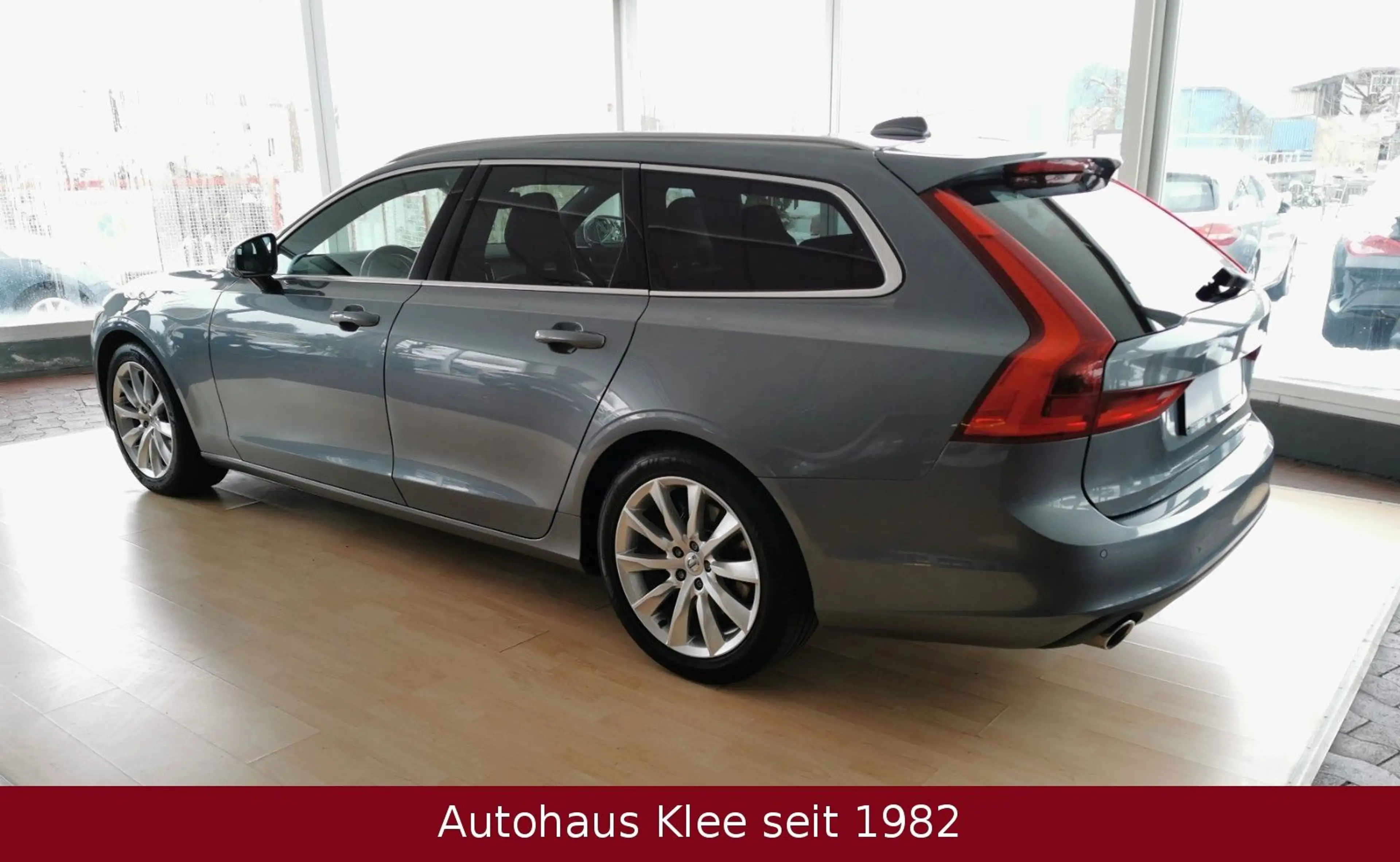 Volvo V90 Kombi Momentum *AHK*LED*NAVI*DAB*LM 18" — photo 14