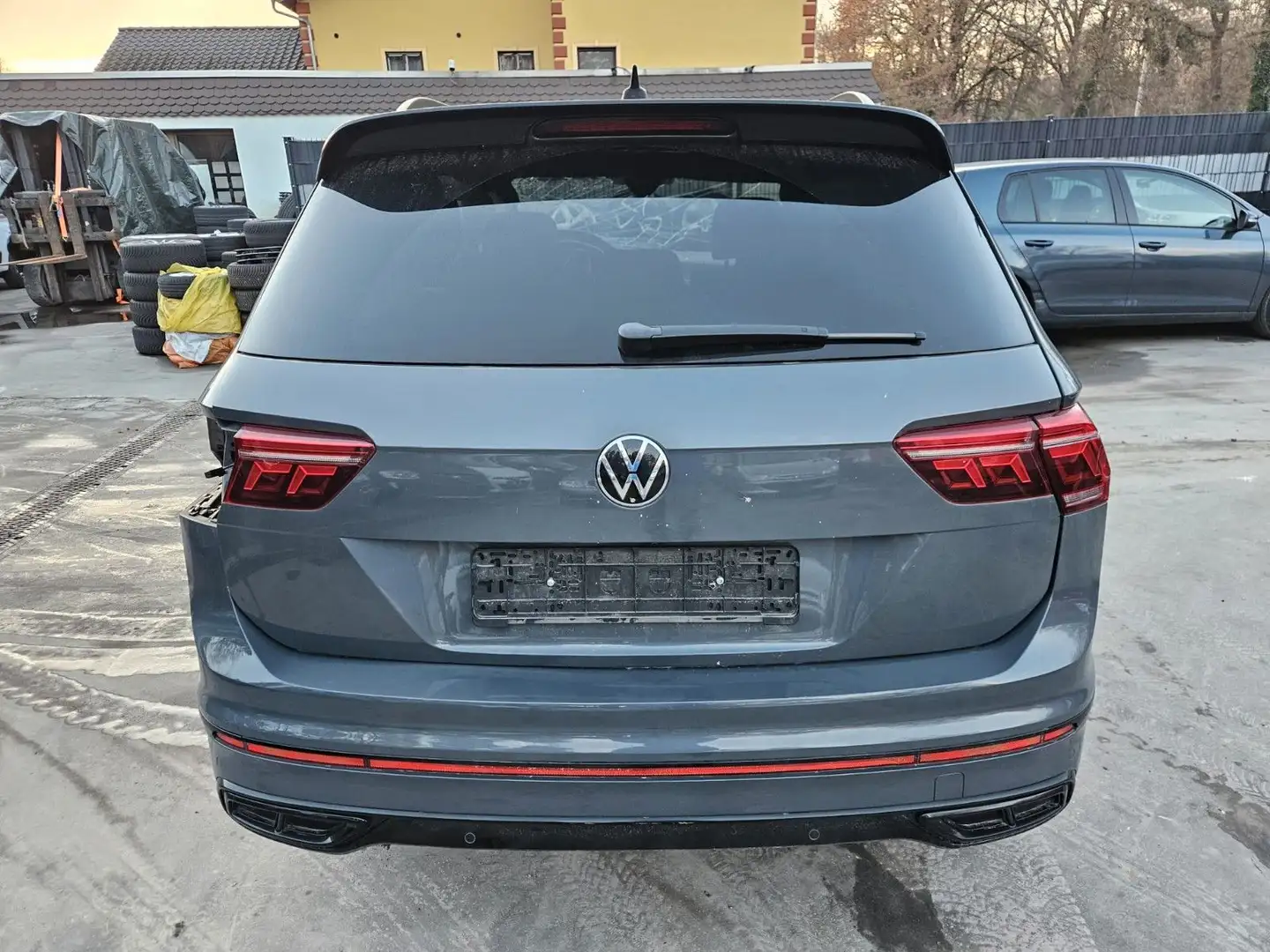 Volkswagen Tiguan R-Line Grau - 1