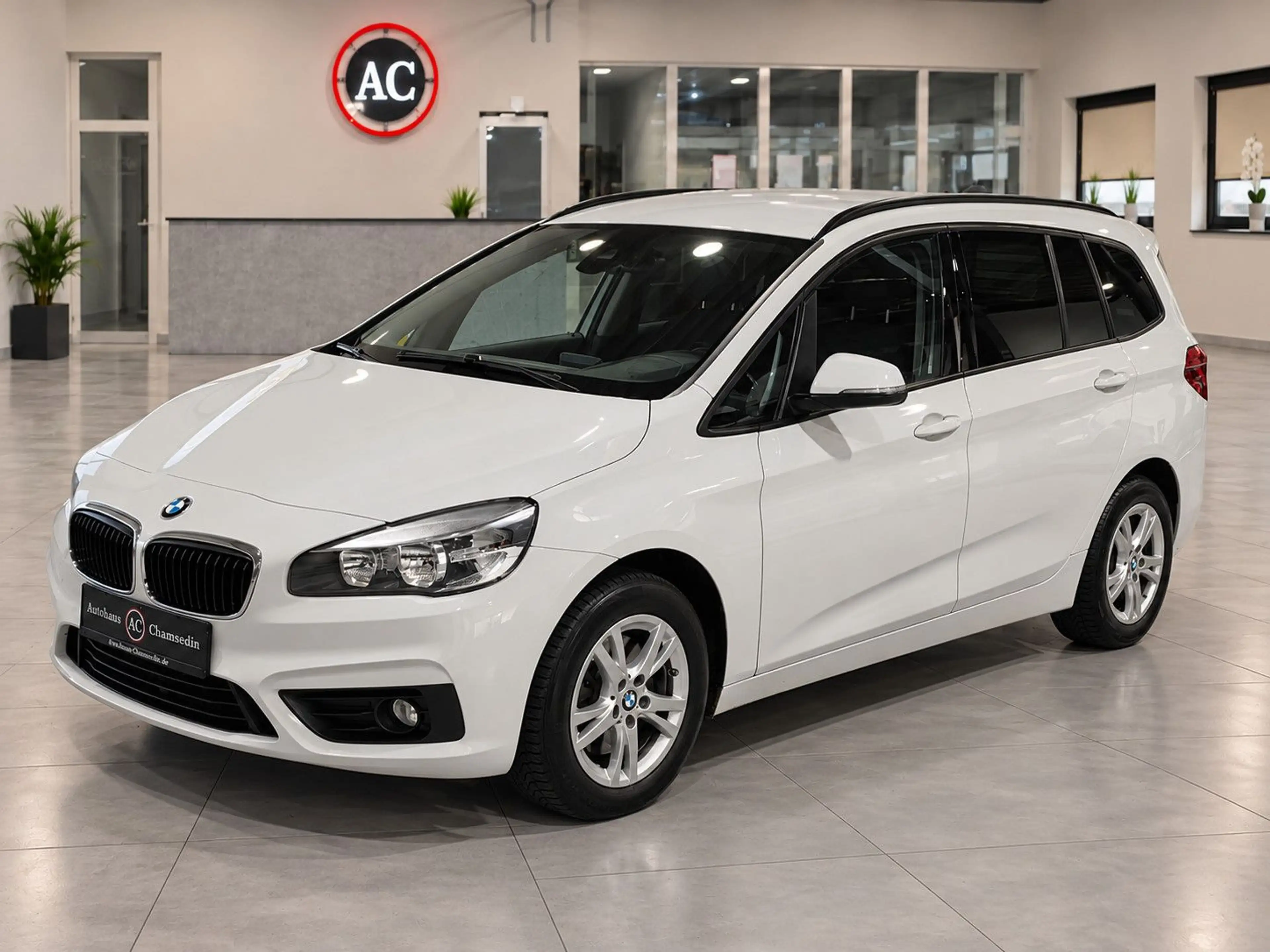 BMW 218 Advantage — photo 2