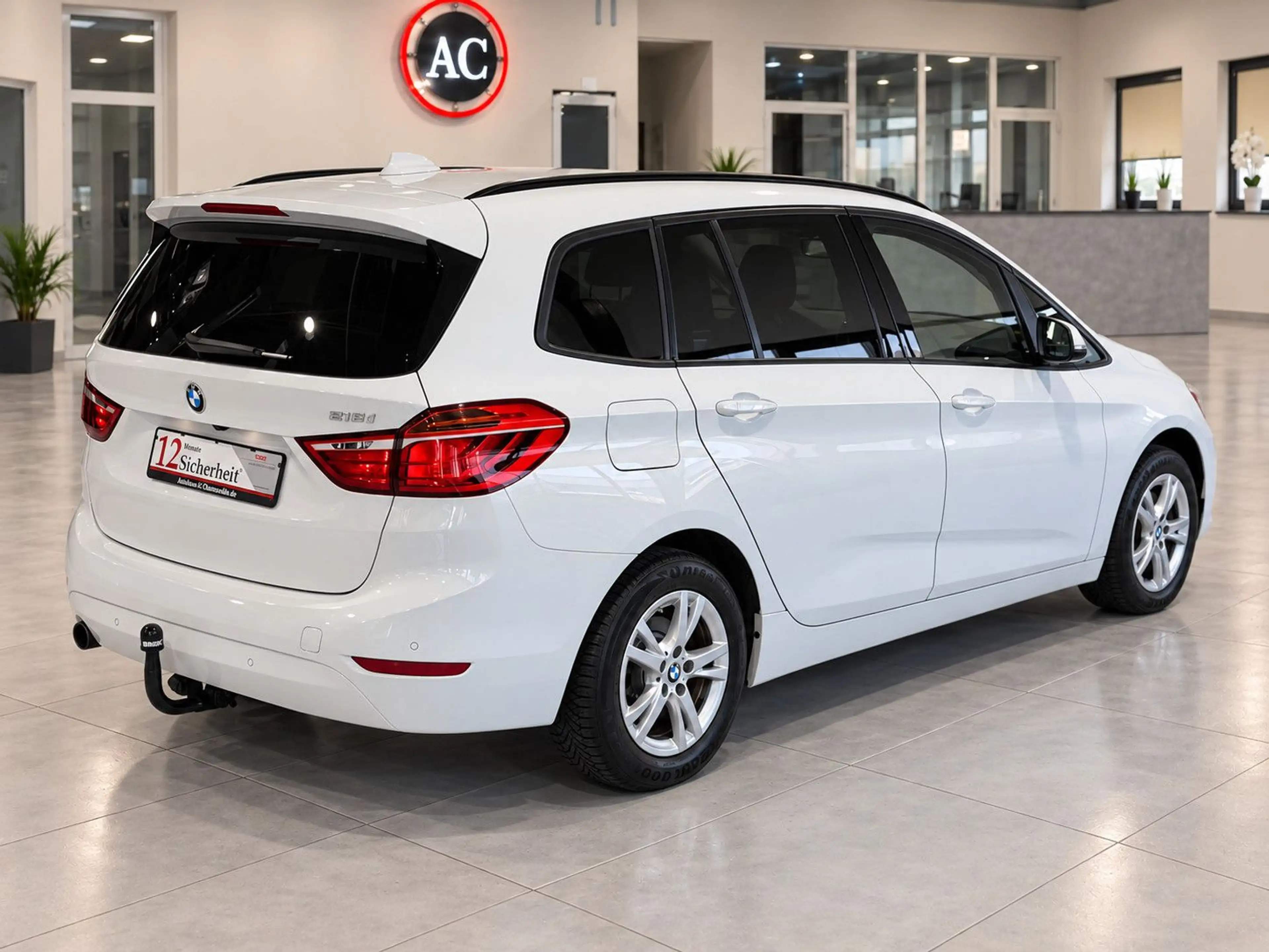 BMW 218 Advantage — photo 6