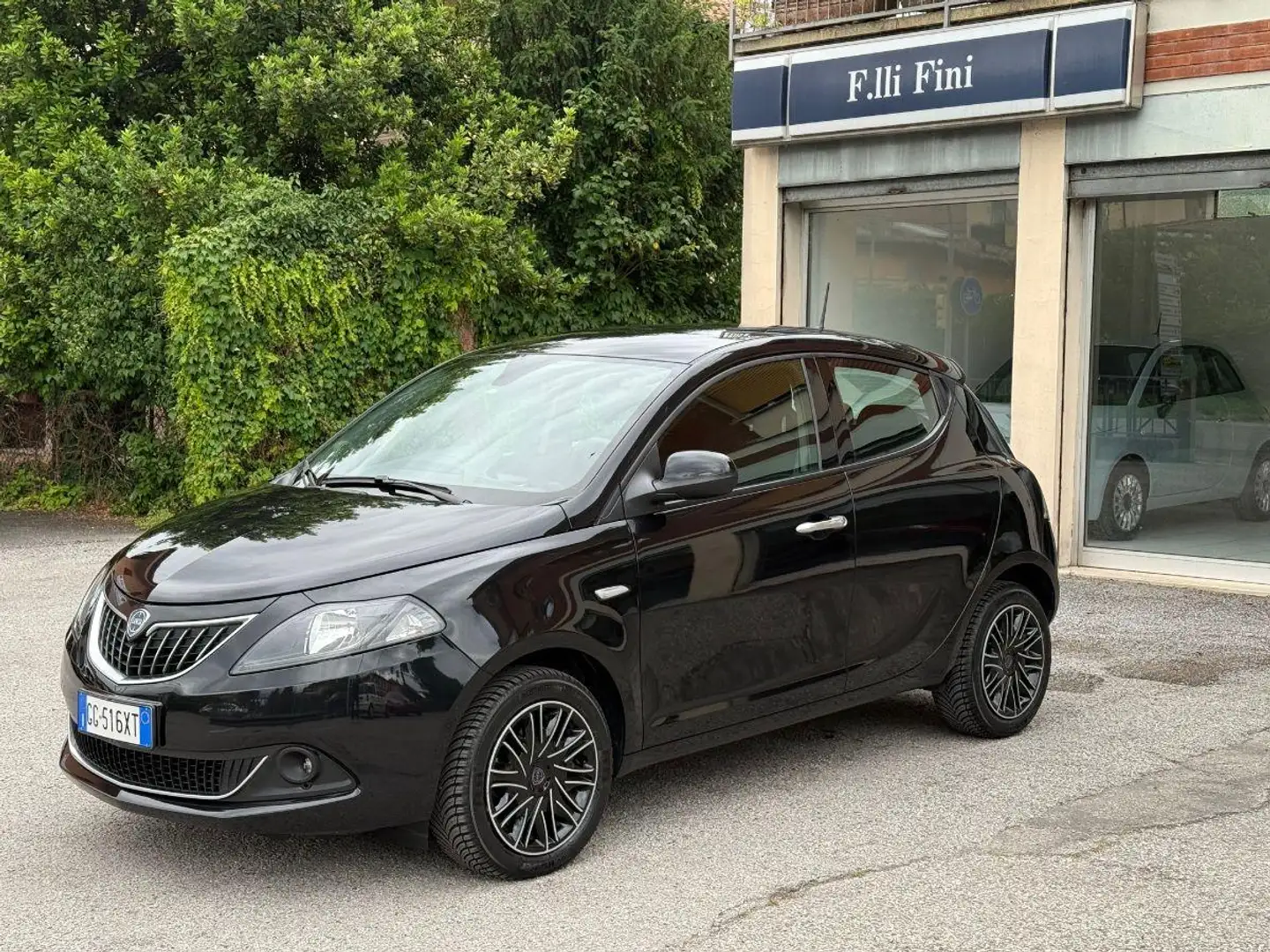 Lancia Ypsilon 1.0 FireFly 5p.S&S Hybryd Gold Nero - 1