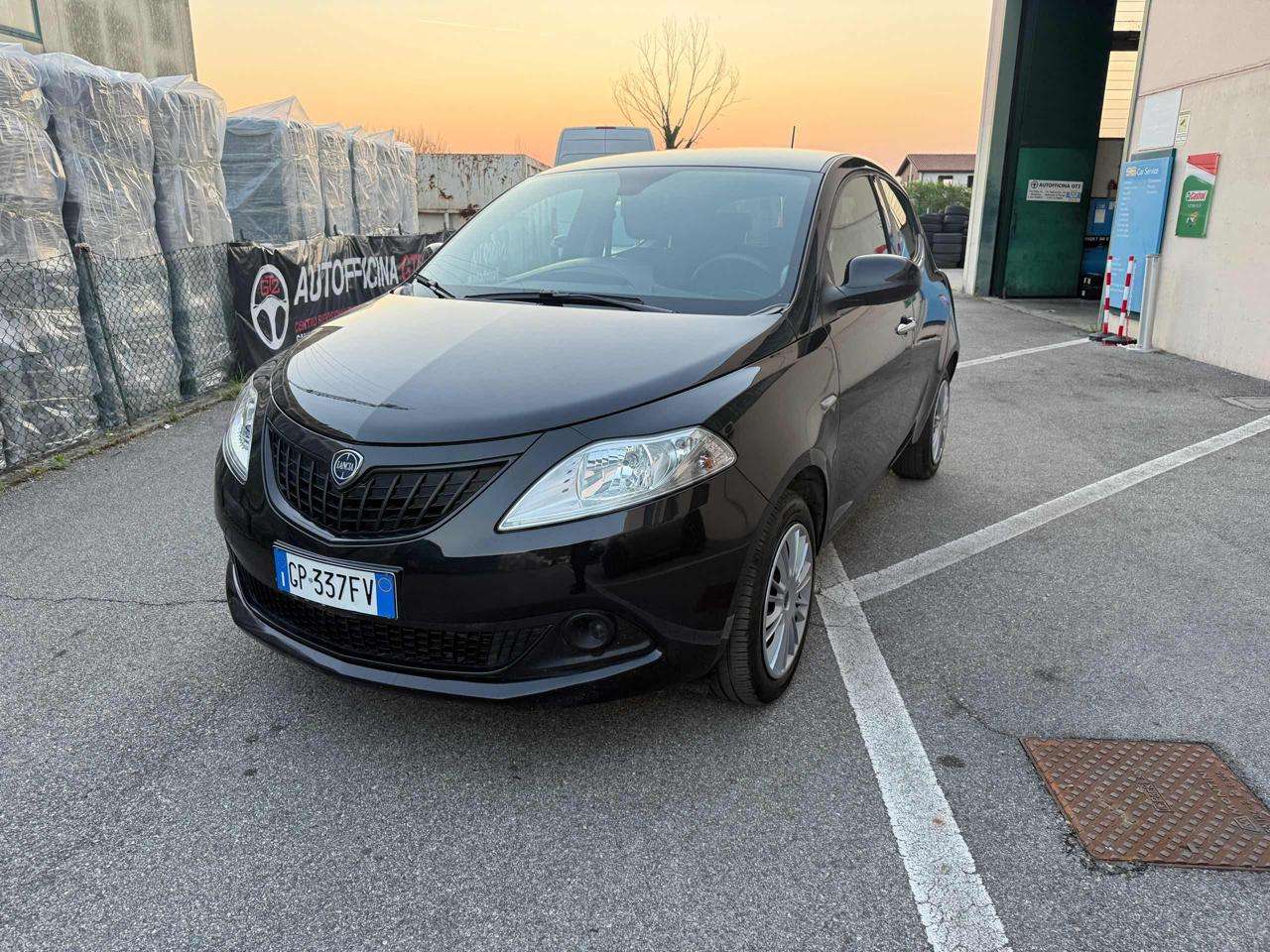 Lancia Ypsilon 1.0 FireFly 5 porte S&S Hybrid Silver Plus