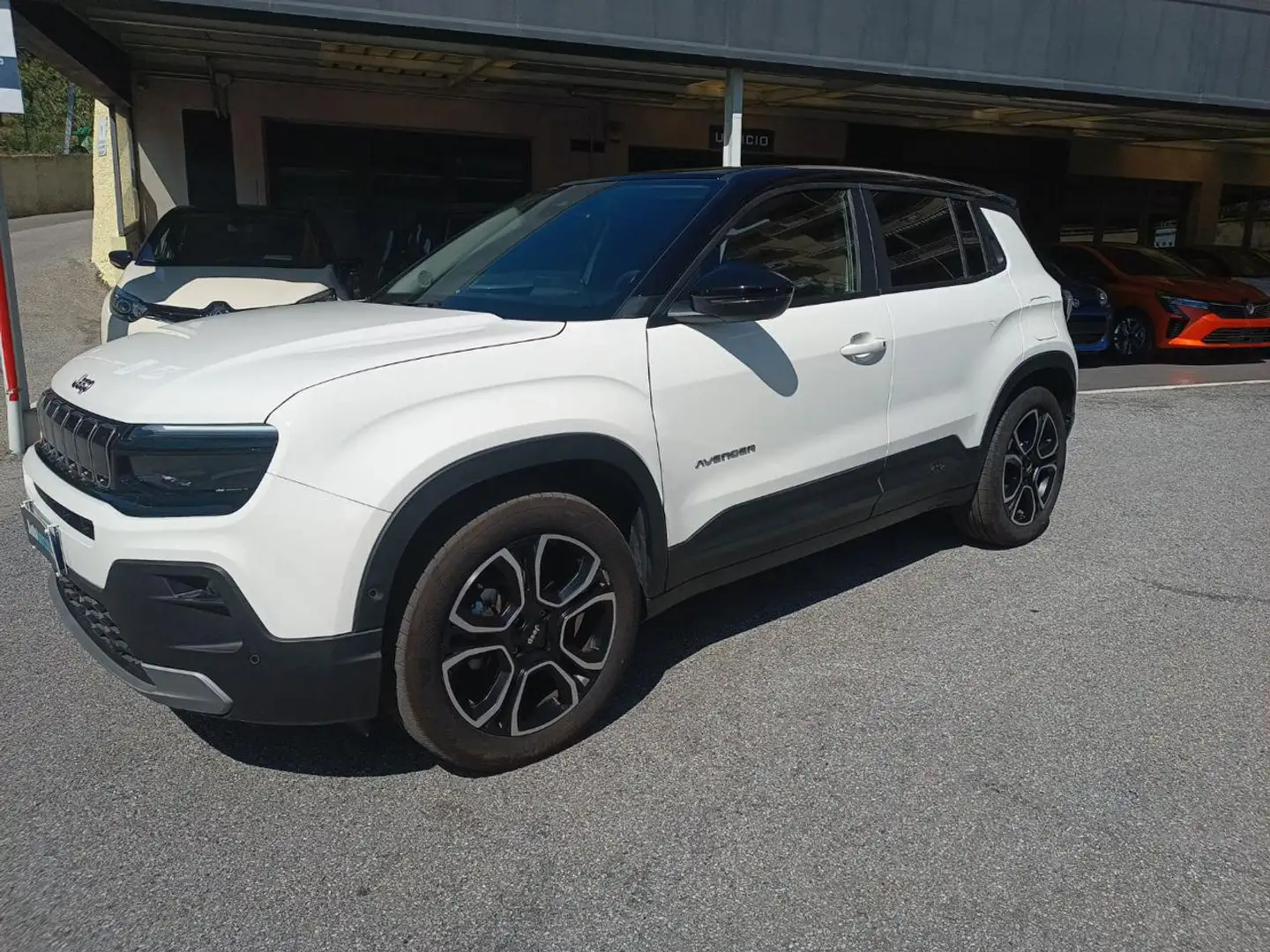 Jeep Avenger 1.2 Turbo 100 CV Summit Wit - 1