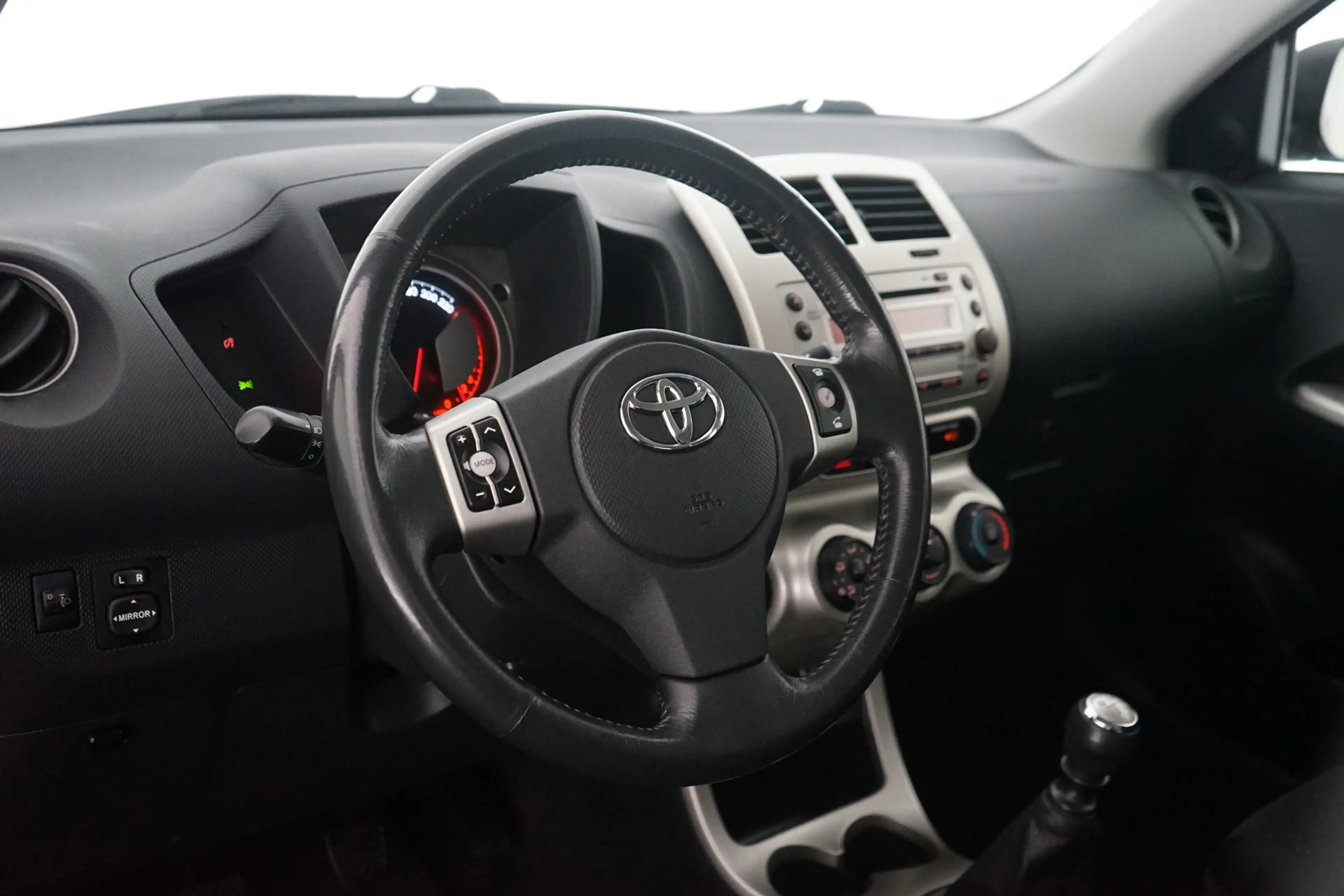 Toyota Urban Cruiser 1.3 VVT-i Aspiration — photo 11