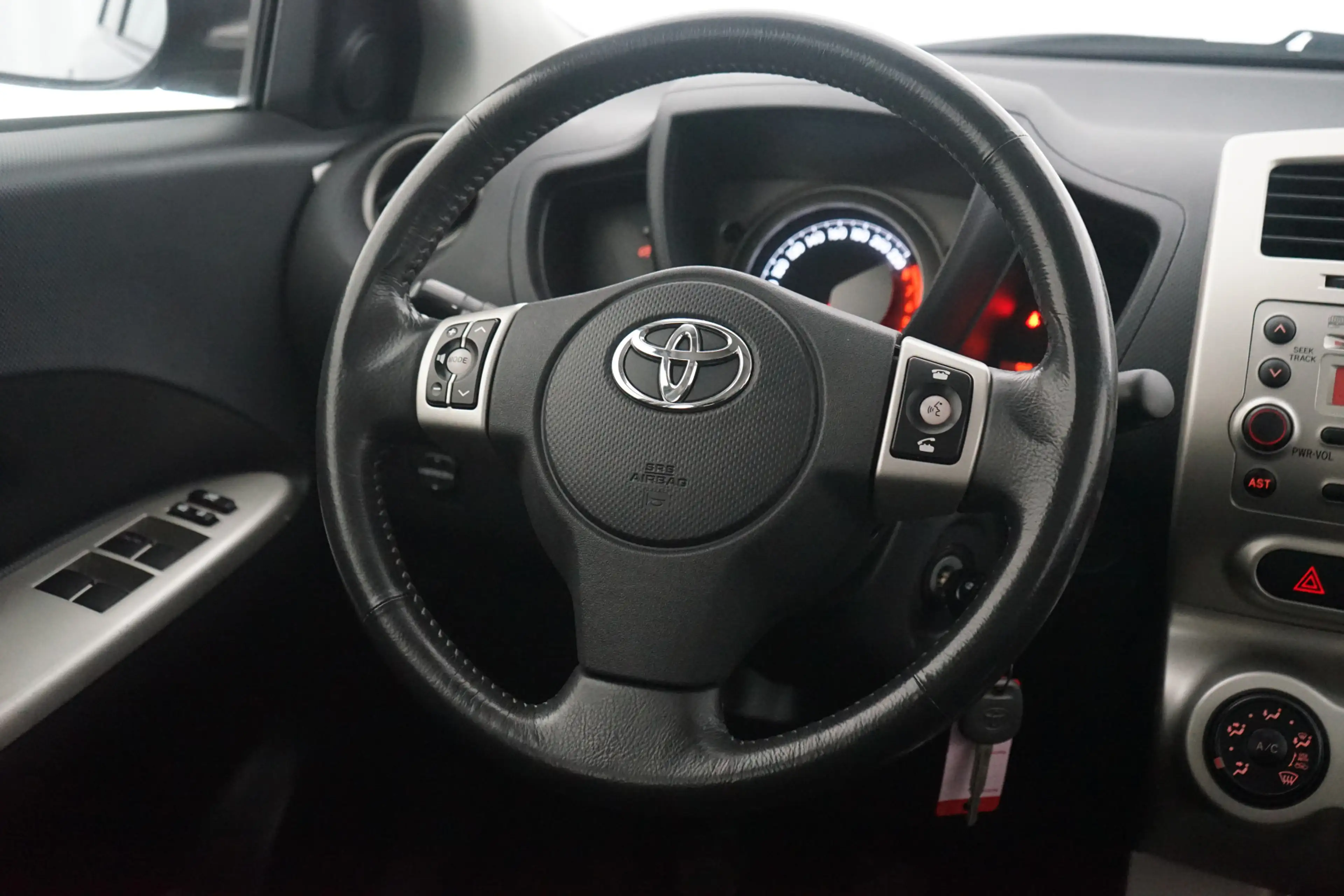 Toyota Urban Cruiser 1.3 VVT-i Aspiration — photo 13