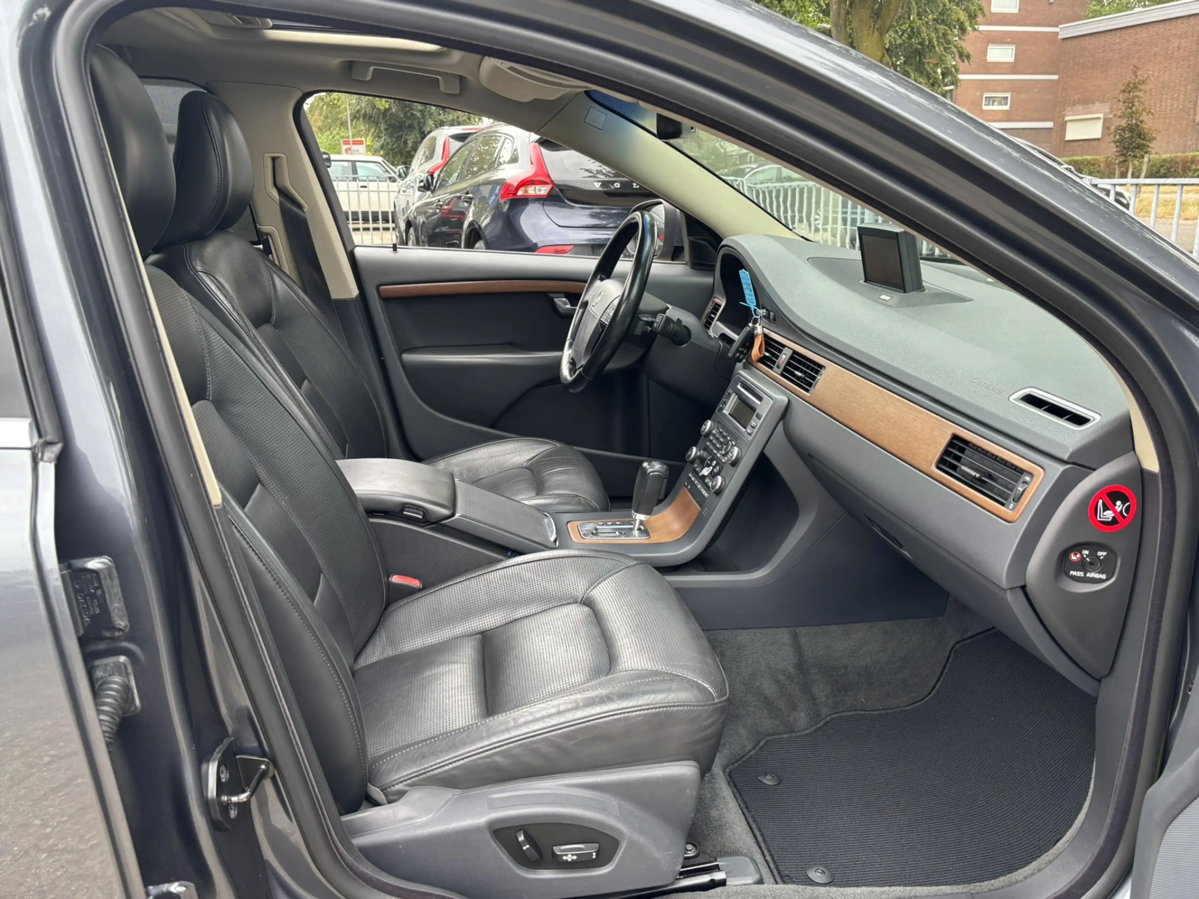 Volvo V70 3.2 AWD Summum Schuifdak Premium Sound Family — photo 4