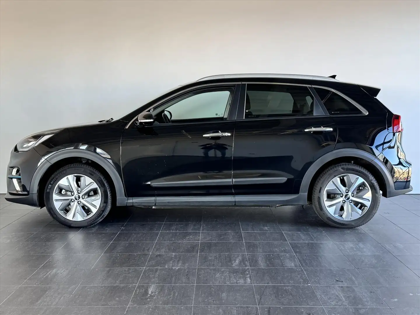 Kia e-Niro Elektrisch 204pk Aut ExecutiveLine Zwart - 2