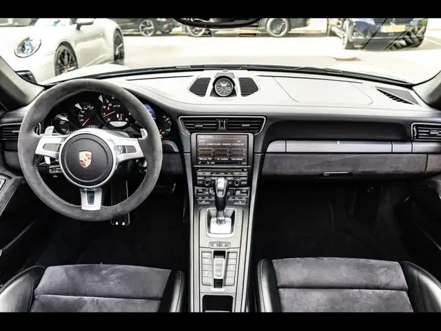 Porsche 911 view 15
