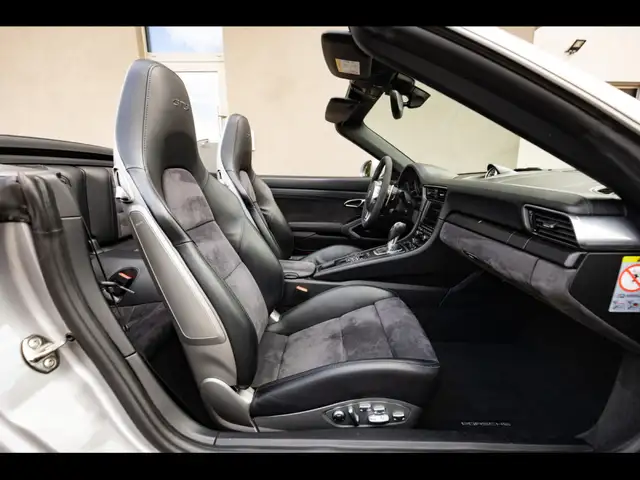 Porsche 911 view 14