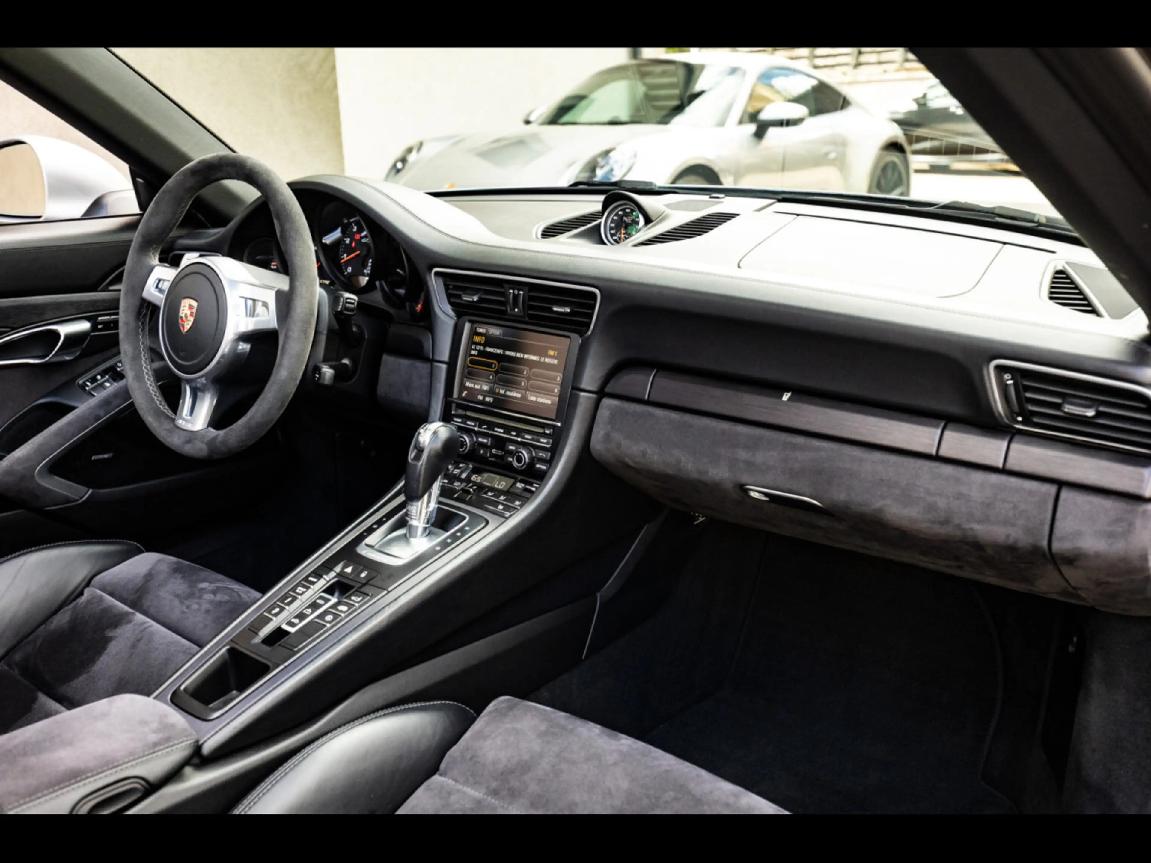 Porsche 991 .1 911 CARRERA 4 GTS CABRIOLET 3.8 PDK°BOSE°KAM — photo 12