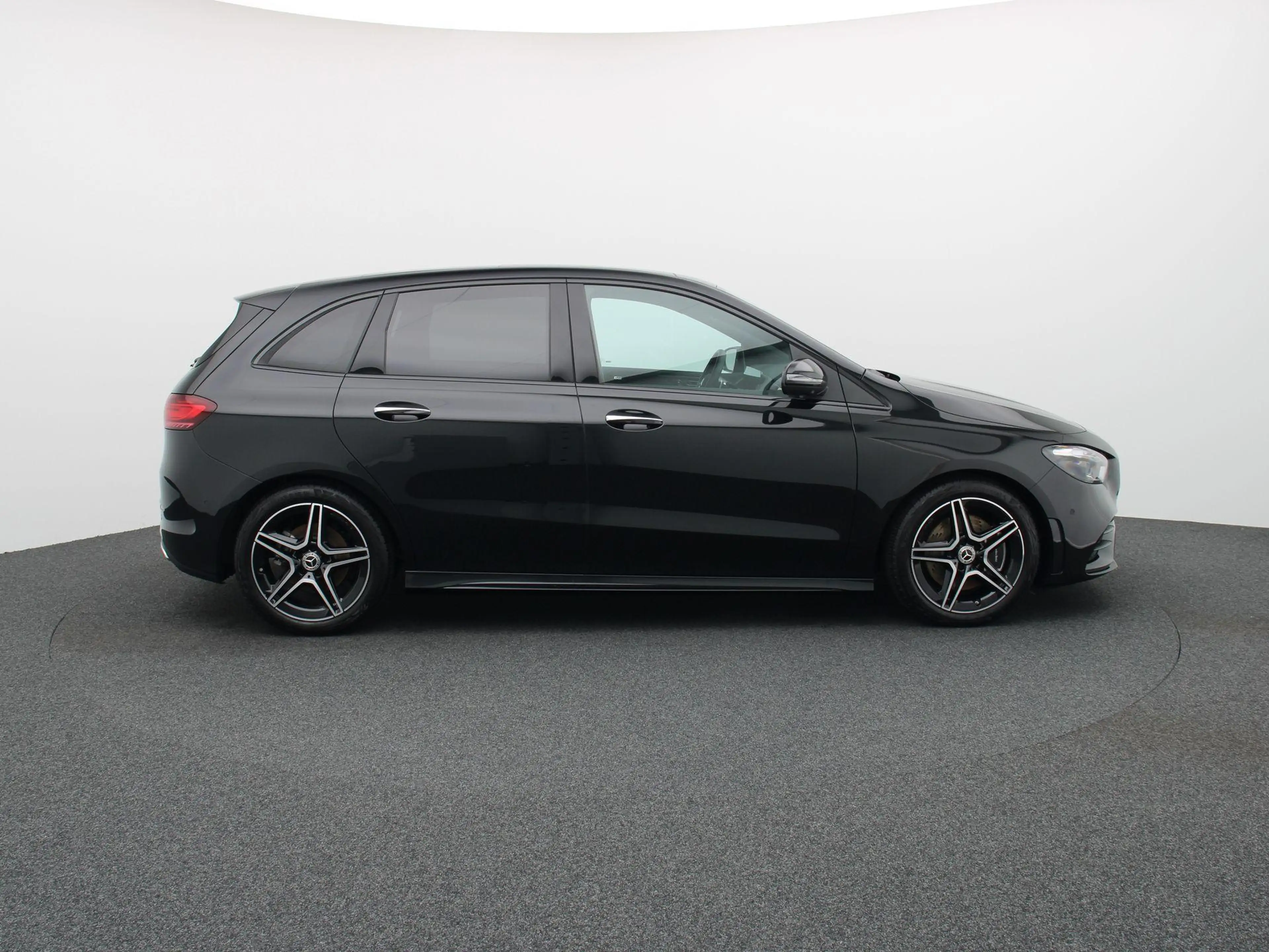 Mercedes-Benz B 220 4MATIC AMG Line + PREMIUM PLUS PACK + CARPLAY + PA — photo 6
