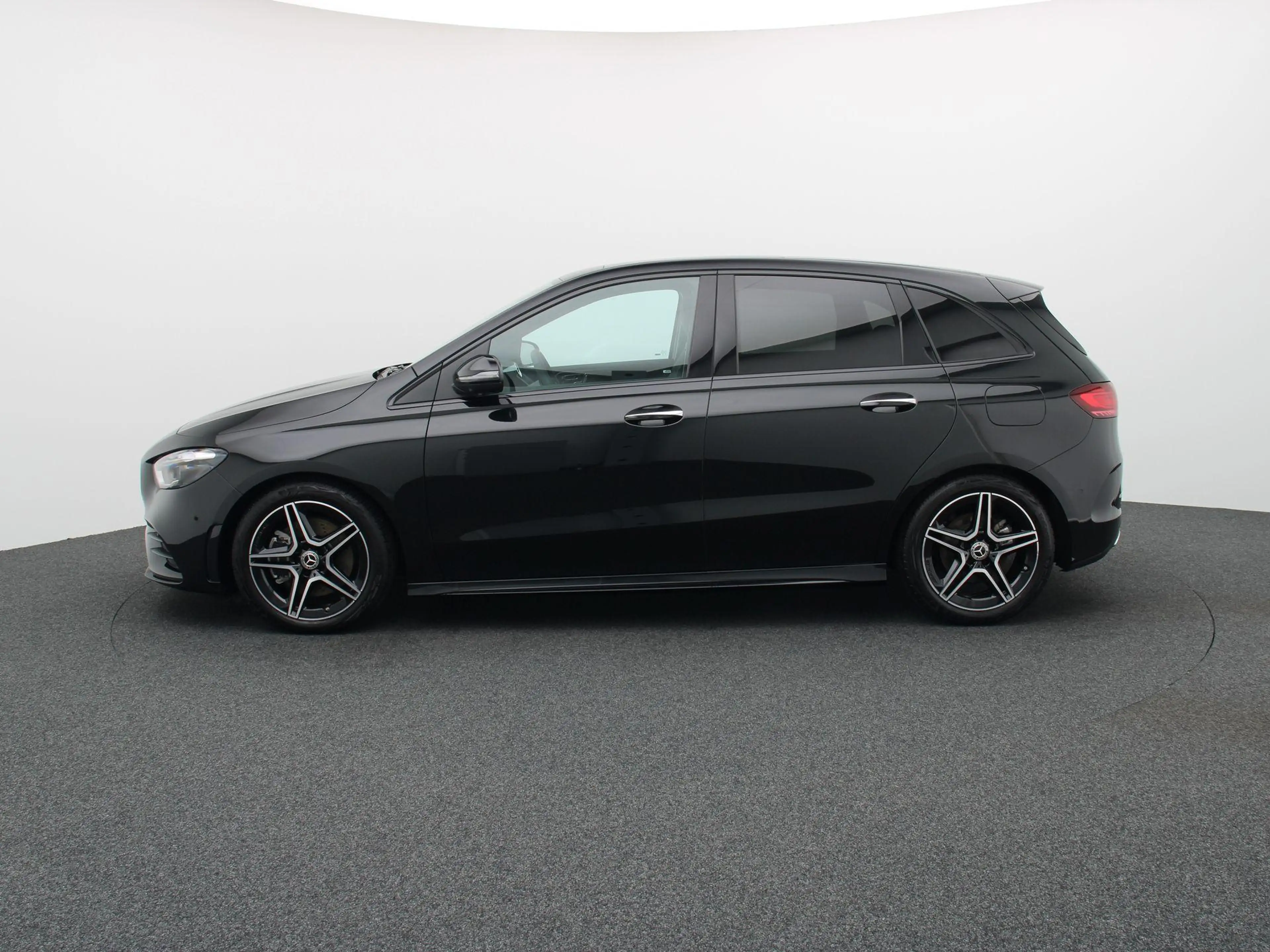 Mercedes-Benz B 220 4MATIC AMG Line + PREMIUM PLUS PACK + CARPLAY + PA — photo 4