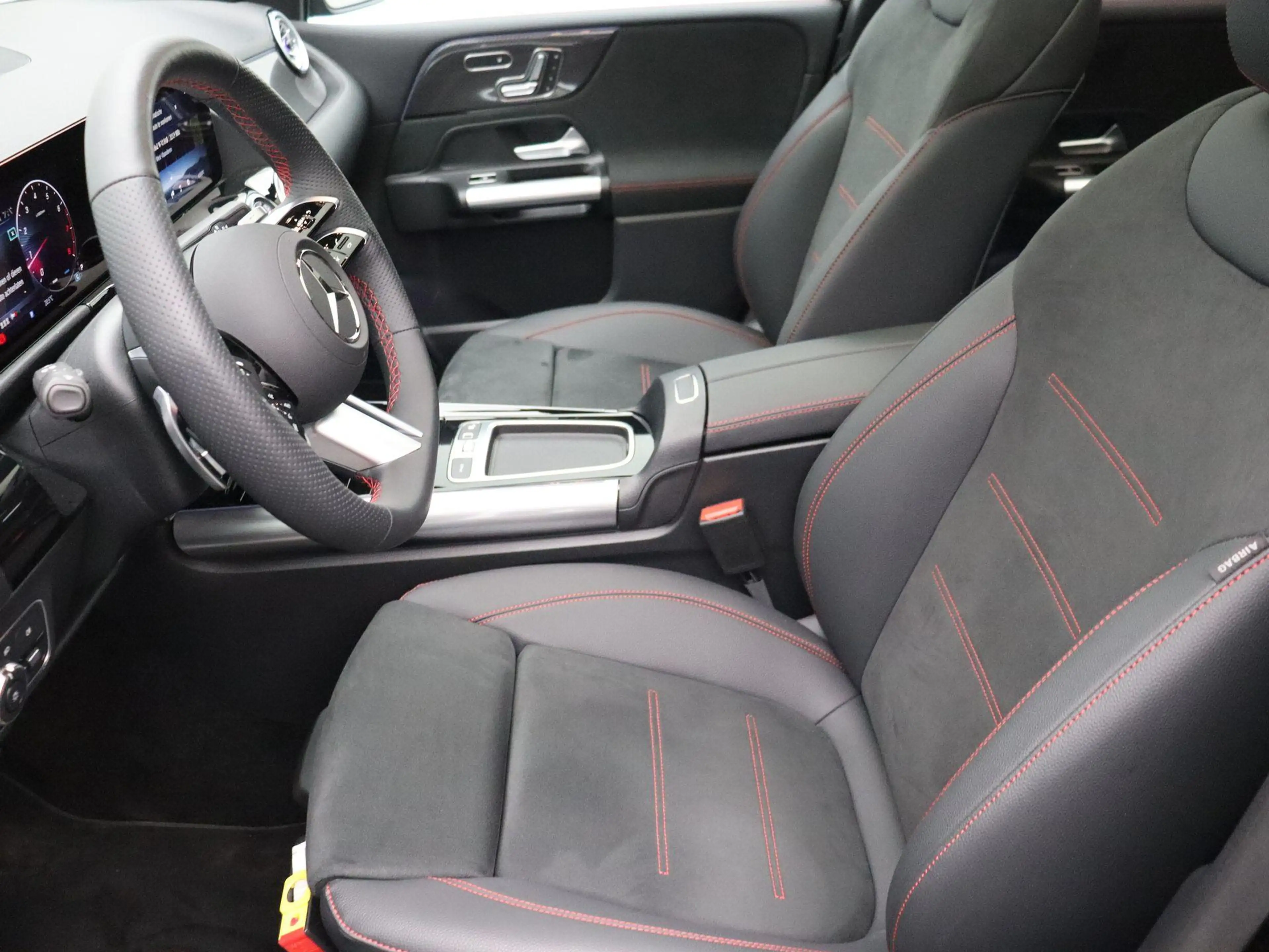 Mercedes-Benz B 220 4MATIC AMG Line + PREMIUM PLUS PACK + CARPLAY + PA — photo 14