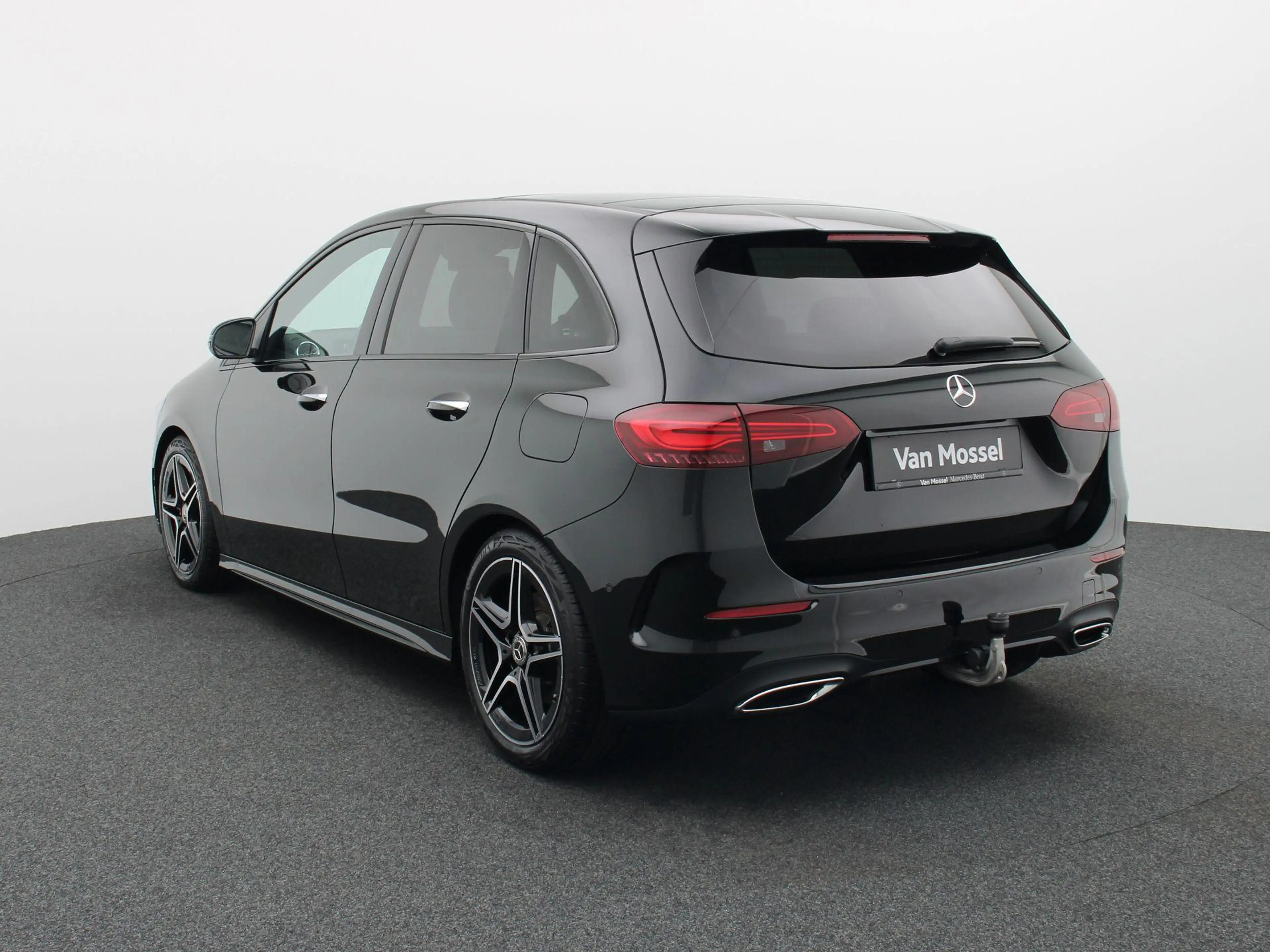 Mercedes-Benz B 220 4MATIC AMG Line + PREMIUM PLUS PACK + CARPLAY + PA — photo 2