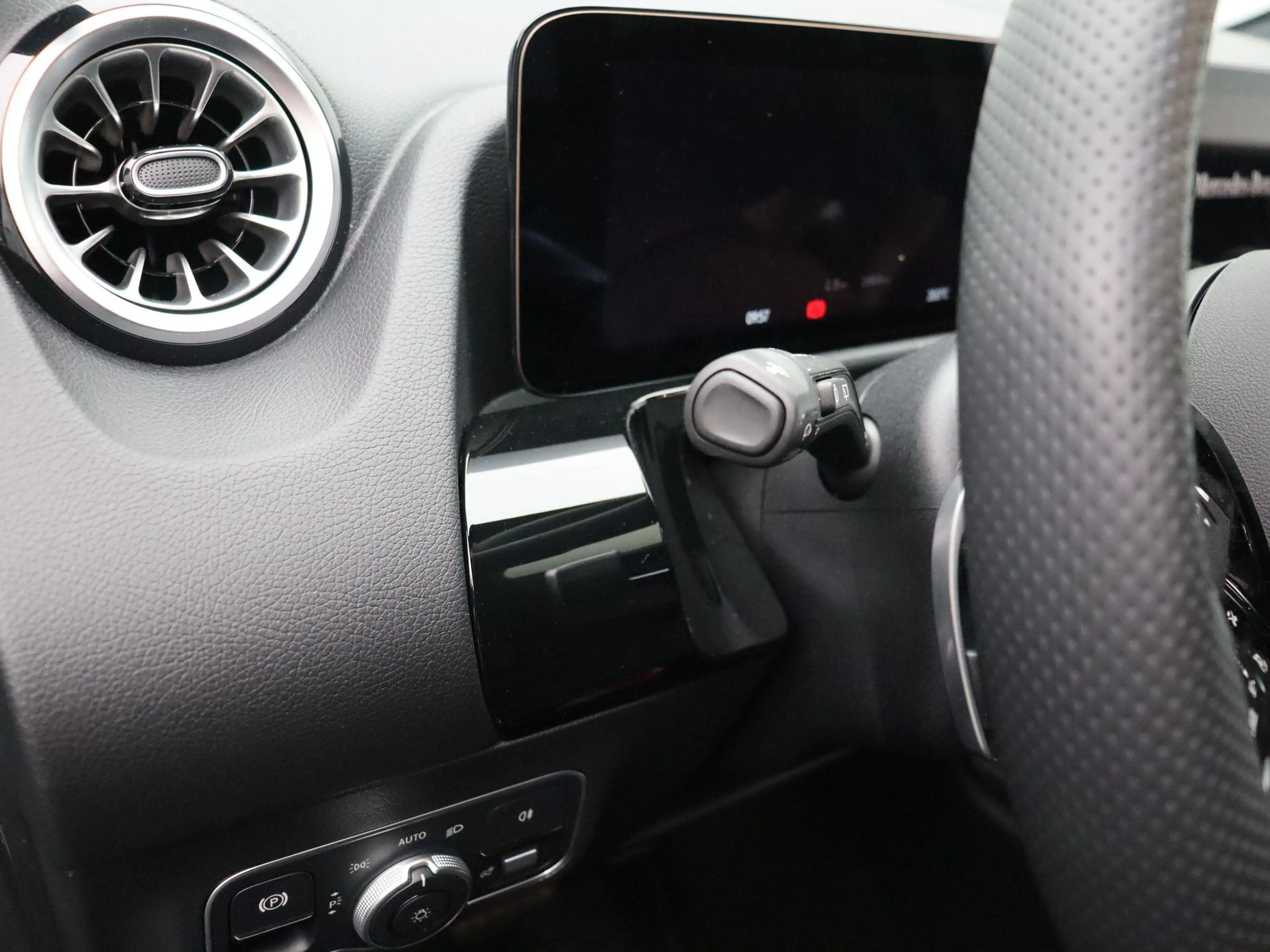 Mercedes-Benz B 220 4MATIC AMG Line + PREMIUM PLUS PACK + CARPLAY + PA — photo 9