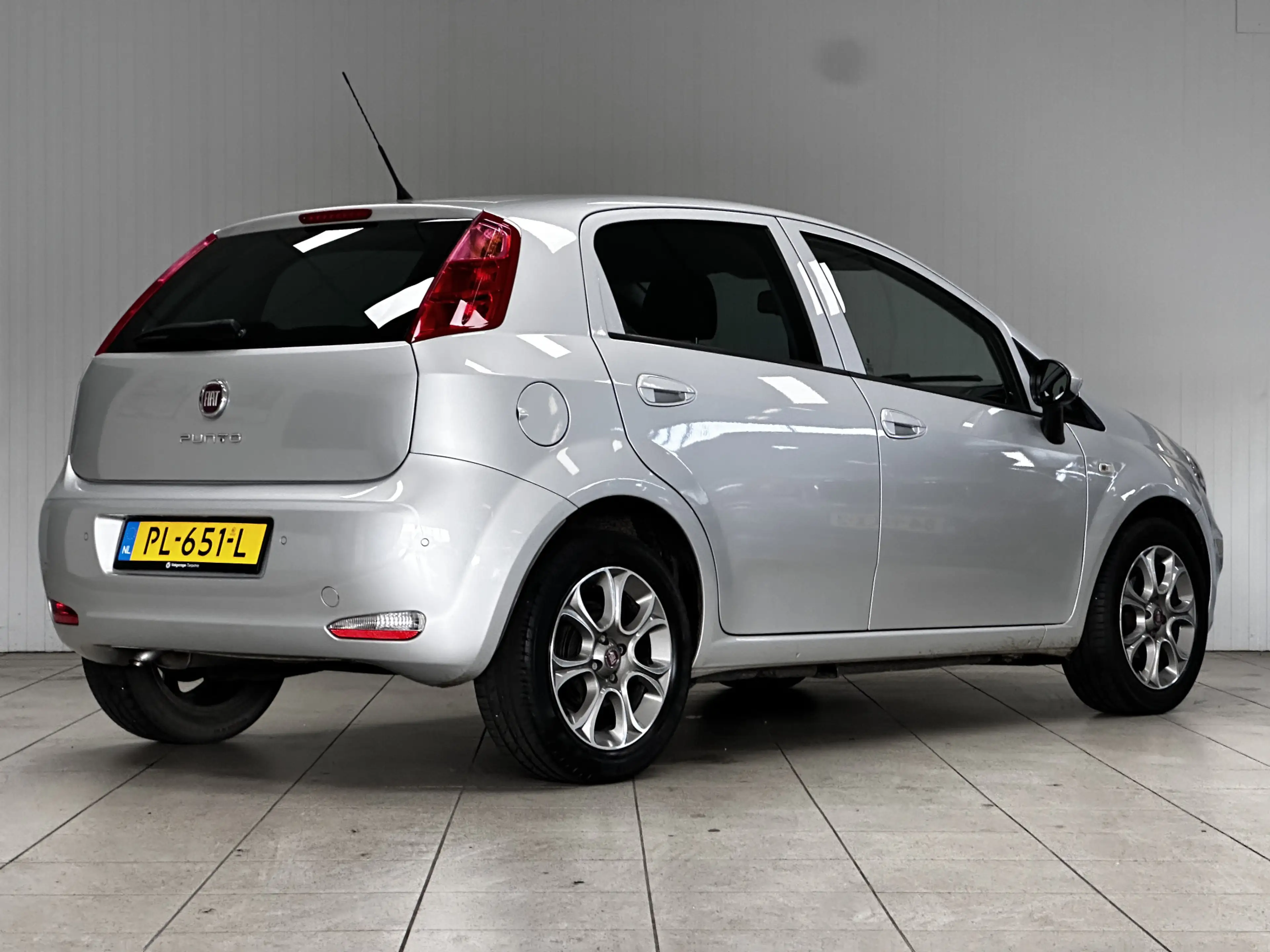 Fiat Punto Evo 0.9 TwinAir Sempre/ 5-Drs/ 16'' LMV/ Navi/ Clima/ — photo 4