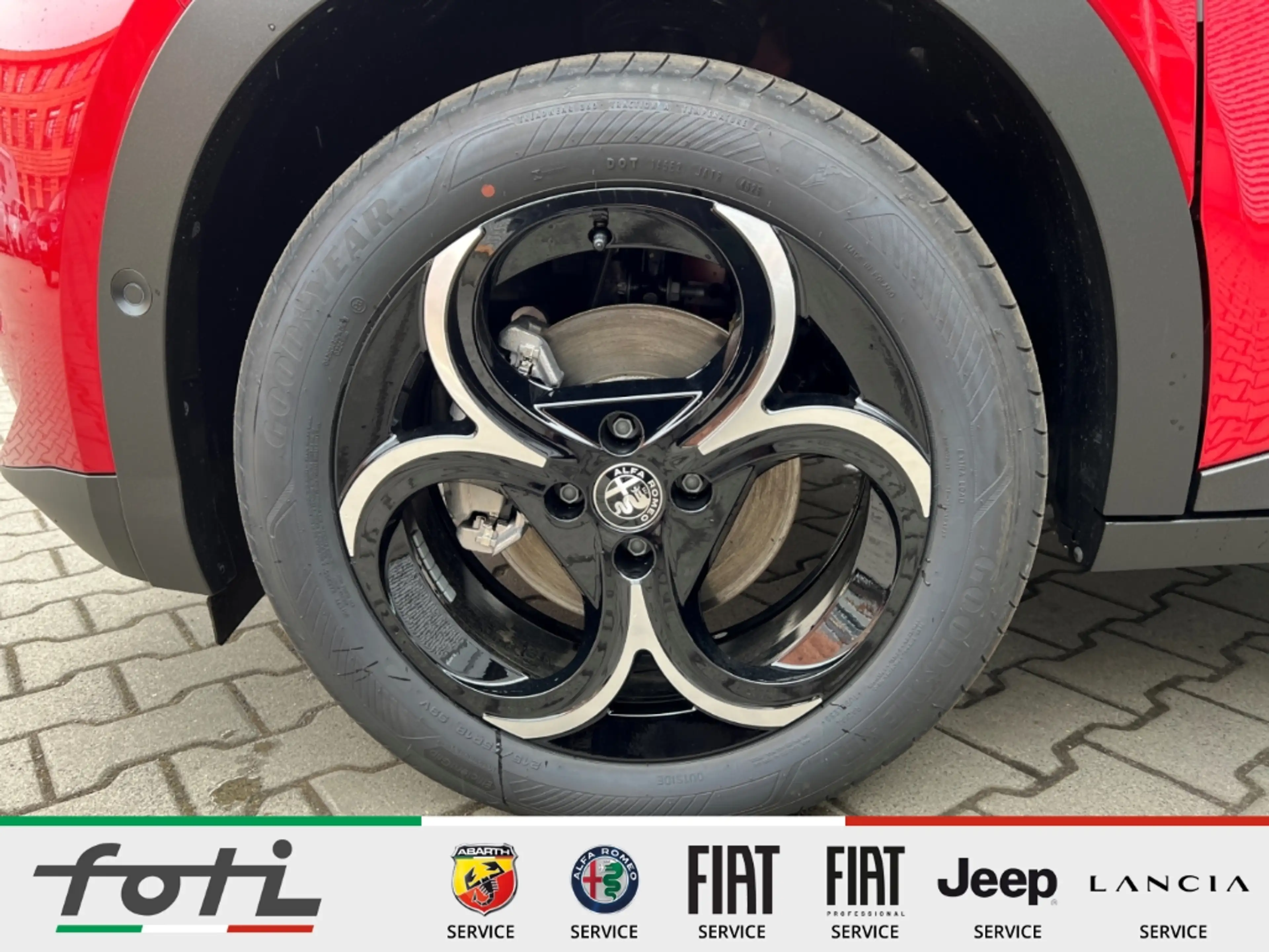 Alfa Romeo Junior Ibrida 1.2 145 PS Automatik LED Kamera — photo 3