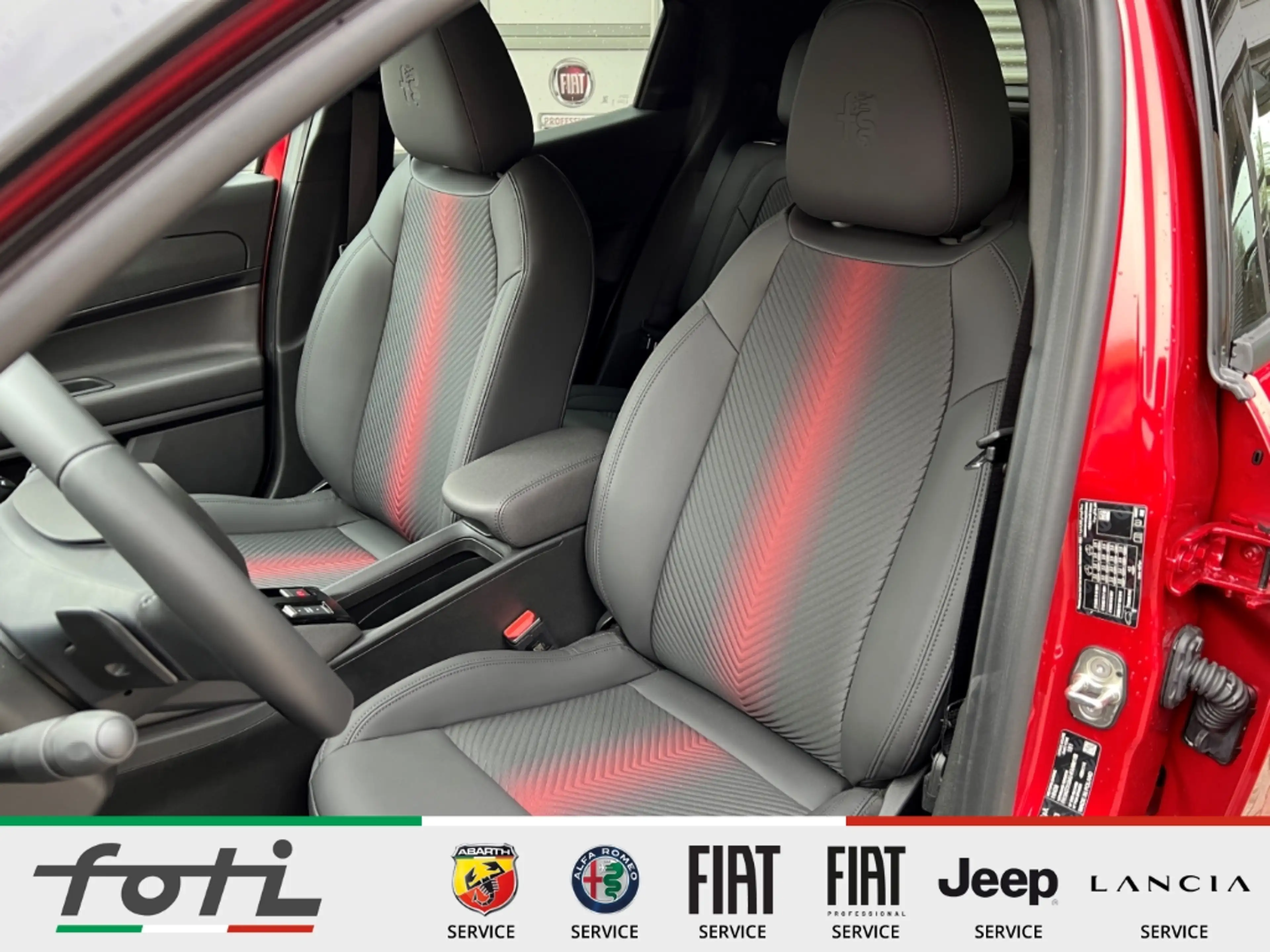 Alfa Romeo Junior Ibrida 1.2 145 PS Automatik LED Kamera — photo 12