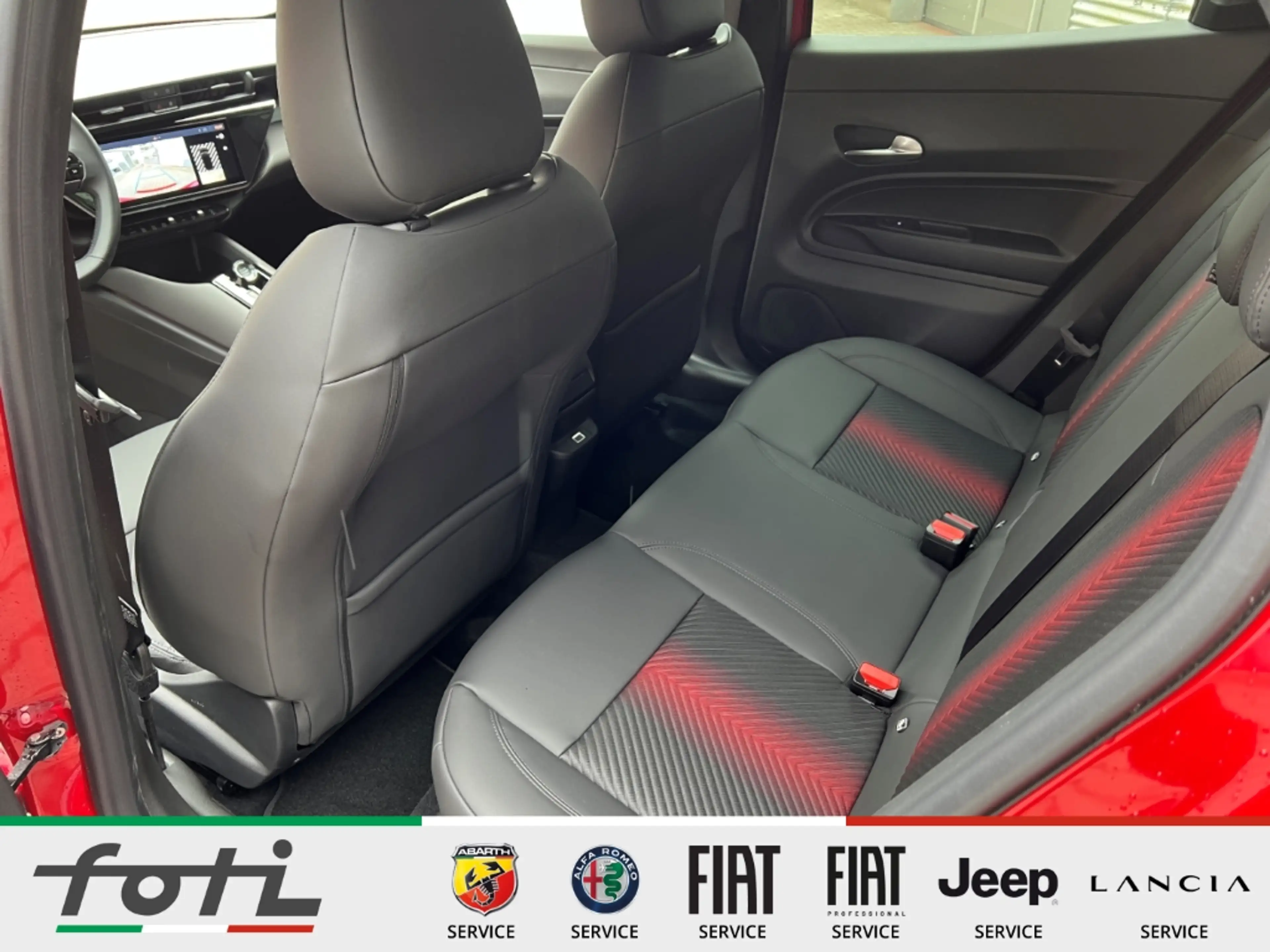 Alfa Romeo Junior Ibrida 1.2 145 PS Automatik LED Kamera — photo 14