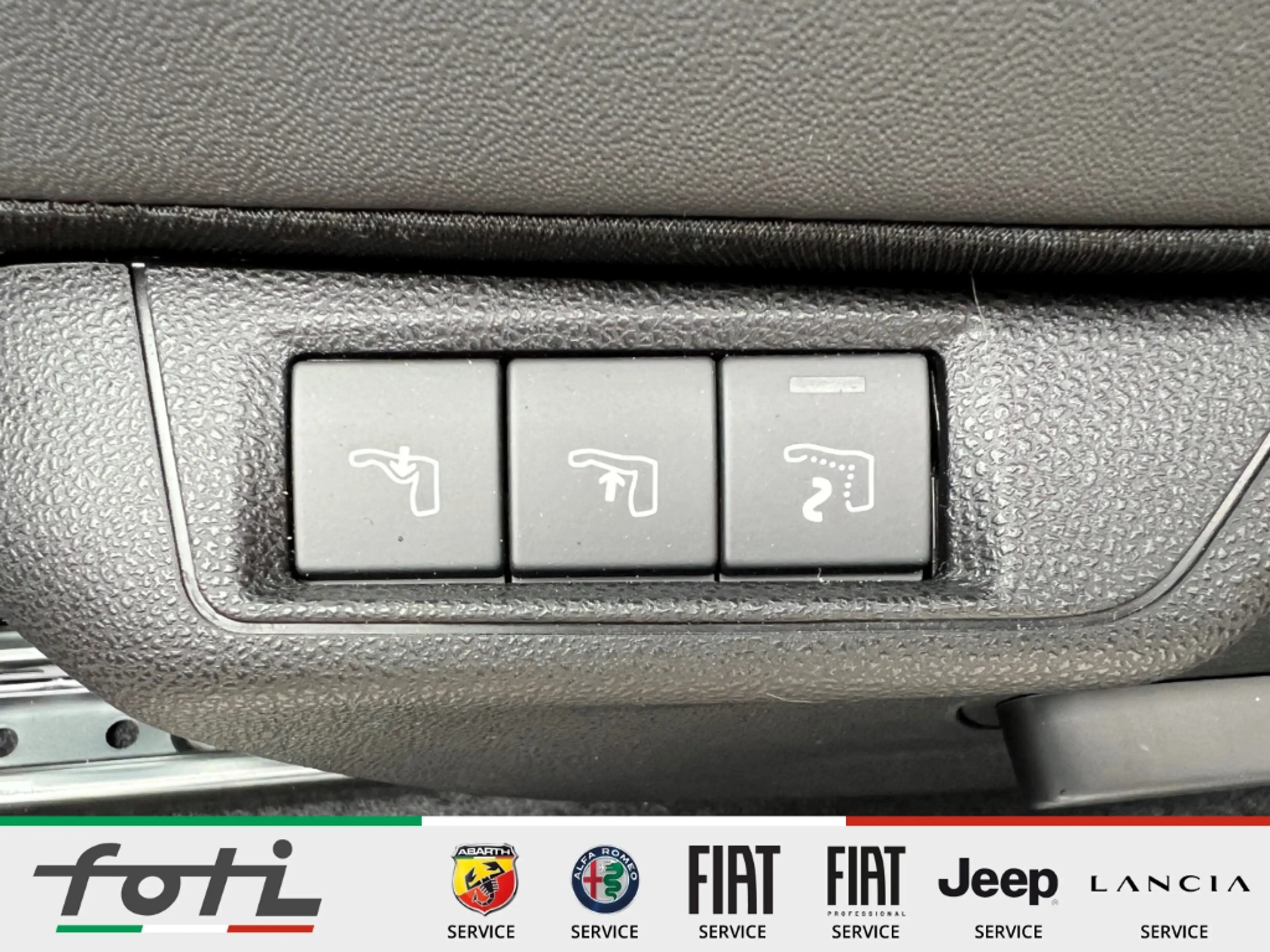 Alfa Romeo Junior Ibrida 1.2 145 PS Automatik LED Kamera — photo 15