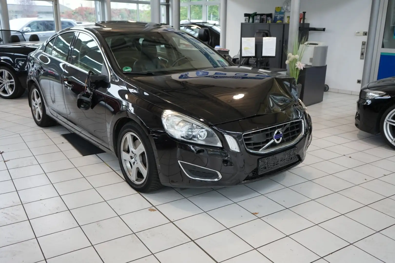 Volvo S60 Lim. Summum *1.Hand *Sh-gepflegt Schwarz - 1