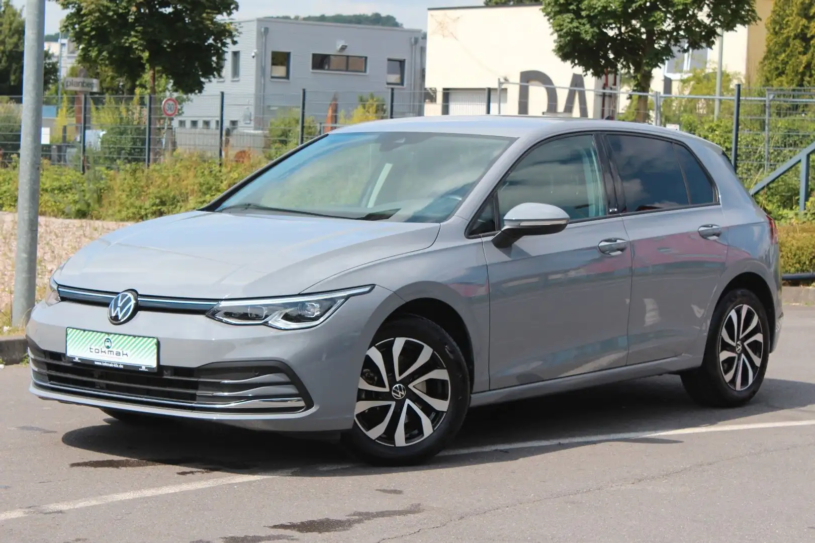 Volkswagen Golf VIII Lim. Active TGI Navi Cam LED Erdgas Grau - 1