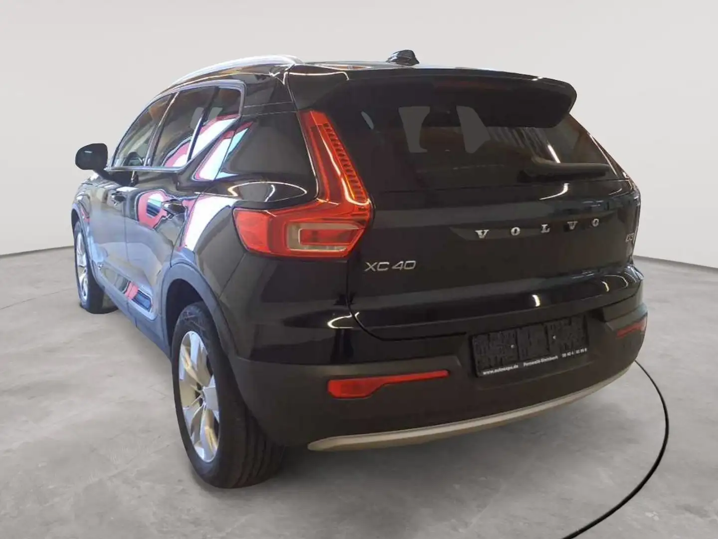 Volvo XC40 D3 Geartronic Momentum Pro PANO Schwarz - 2