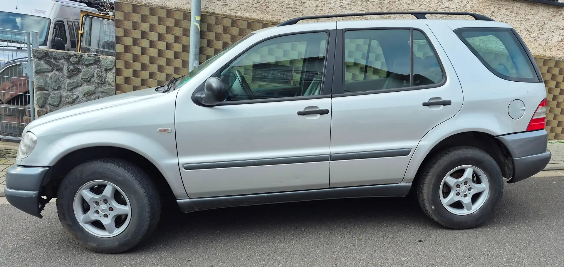 Mercedes-Benz ML 320 Vollleder + Sitzh. 2.Hand AHK Tüv neu Silber - 2