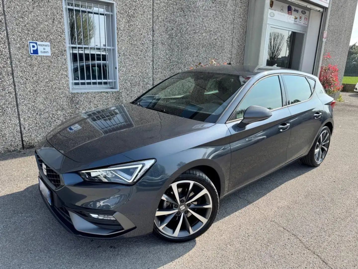 SEAT Leon 1.0 eTSI 110 CV DSG FR "LISTNO € 33.886,73" Grigio - 2