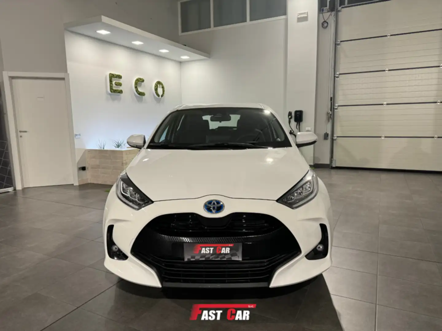 Toyota Yaris 1.5 Hybrid 5 porte Trend Bianco - 2