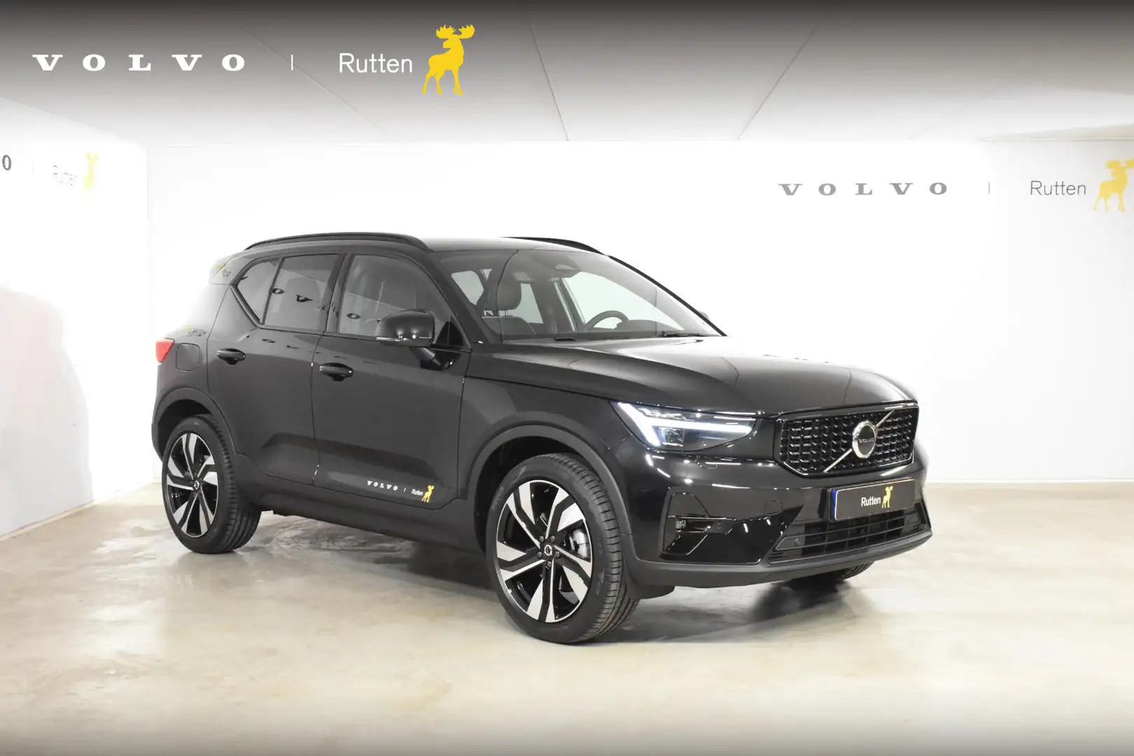 Volvo XC40 B4 211PK Automaat Plus Dark / Lighting Pack / Conn Zwart - 1