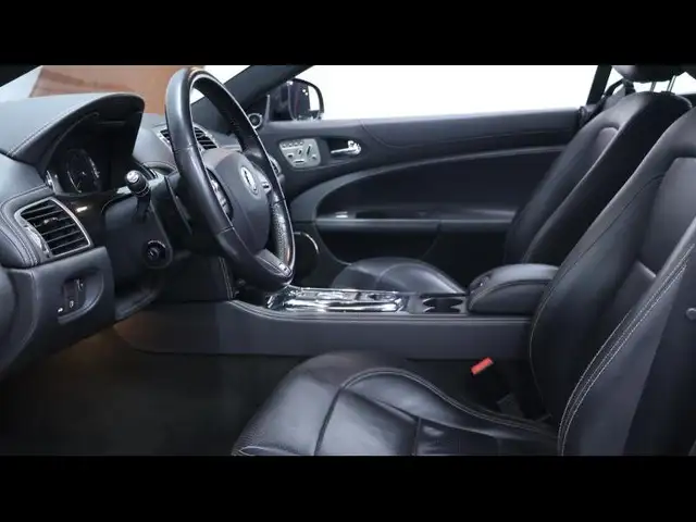 Jaguar XKR view 13