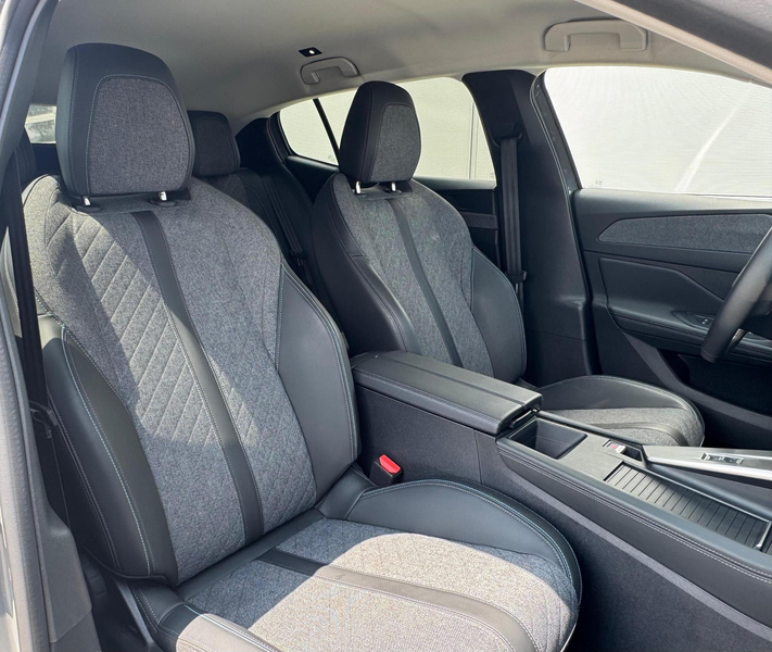 Peugeot 408 1.2 HYBRID 145 e-DSC6 Allure — photo 7