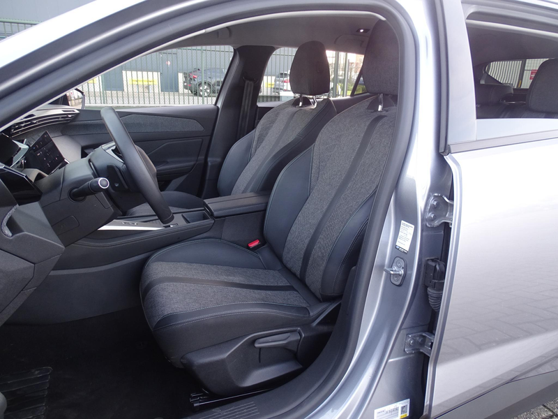 Peugeot 408 1.2 HYBRID 145 e-DSC6 Allure — photo 6