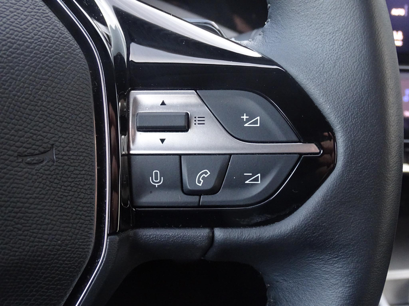 Peugeot 408 1.2 HYBRID 145 e-DSC6 Allure — photo 13