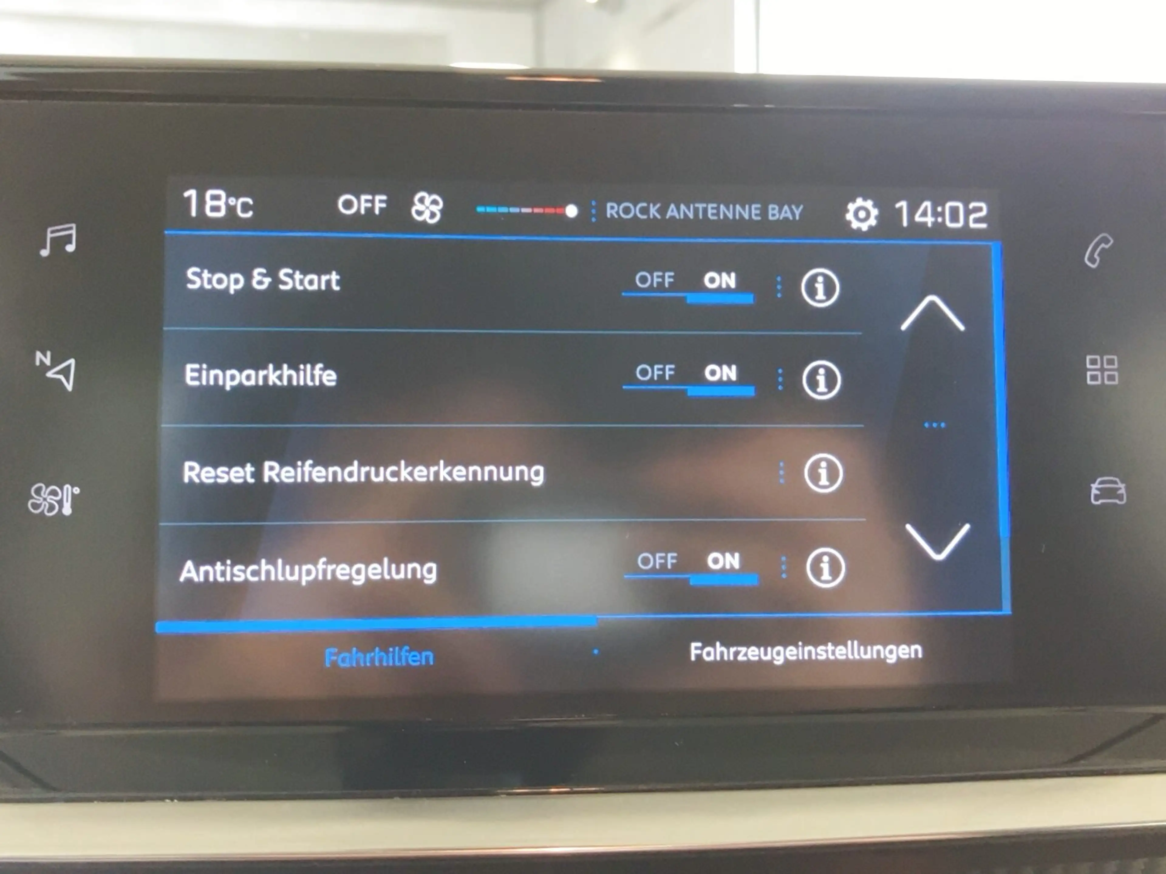 Peugeot 208 1.2 PureTech 75 Active LED SHZ KeyLess SpurH — photo 19
