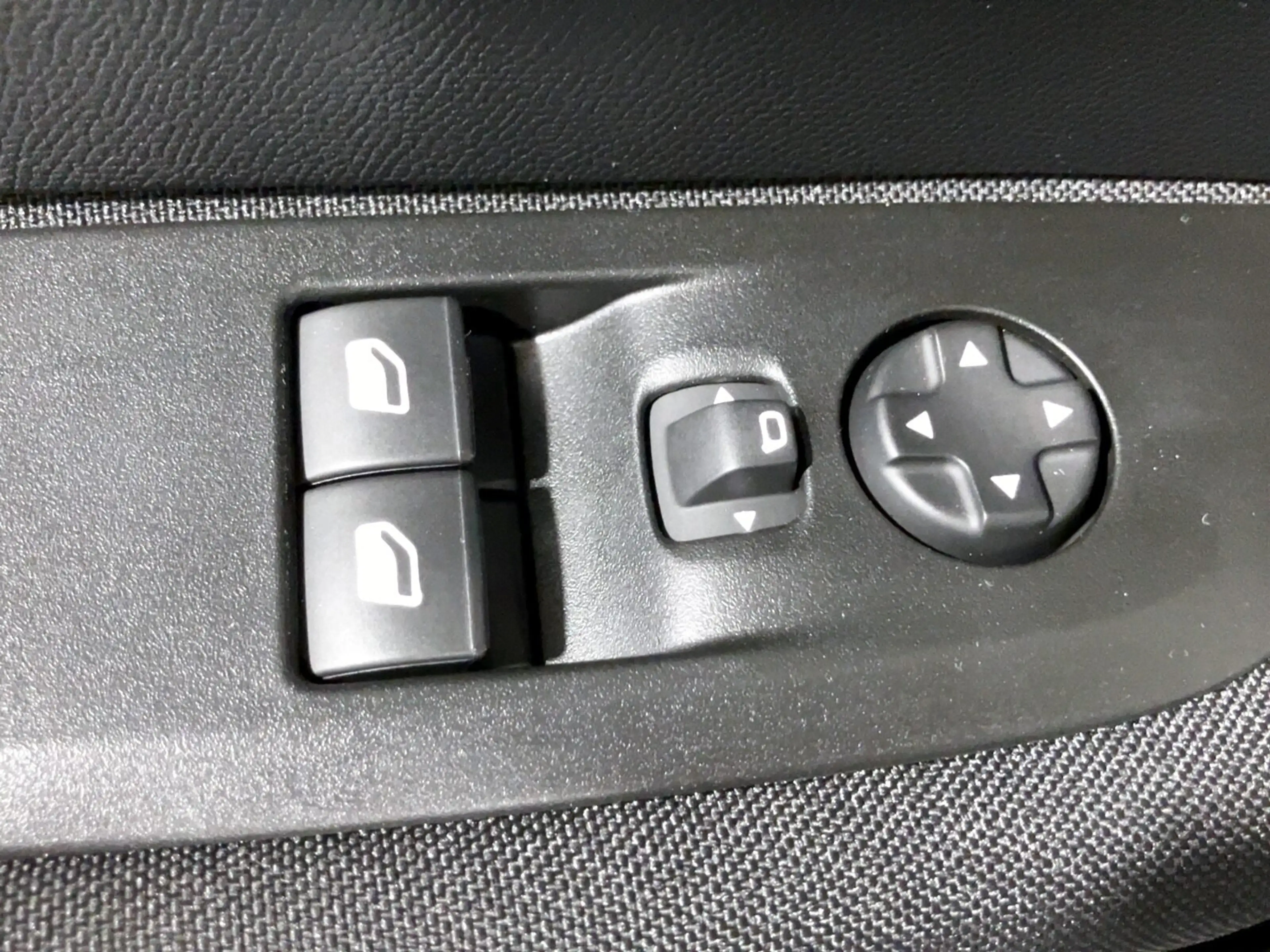 Peugeot 208 1.2 PureTech 75 Active LED SHZ KeyLess SpurH — photo 10