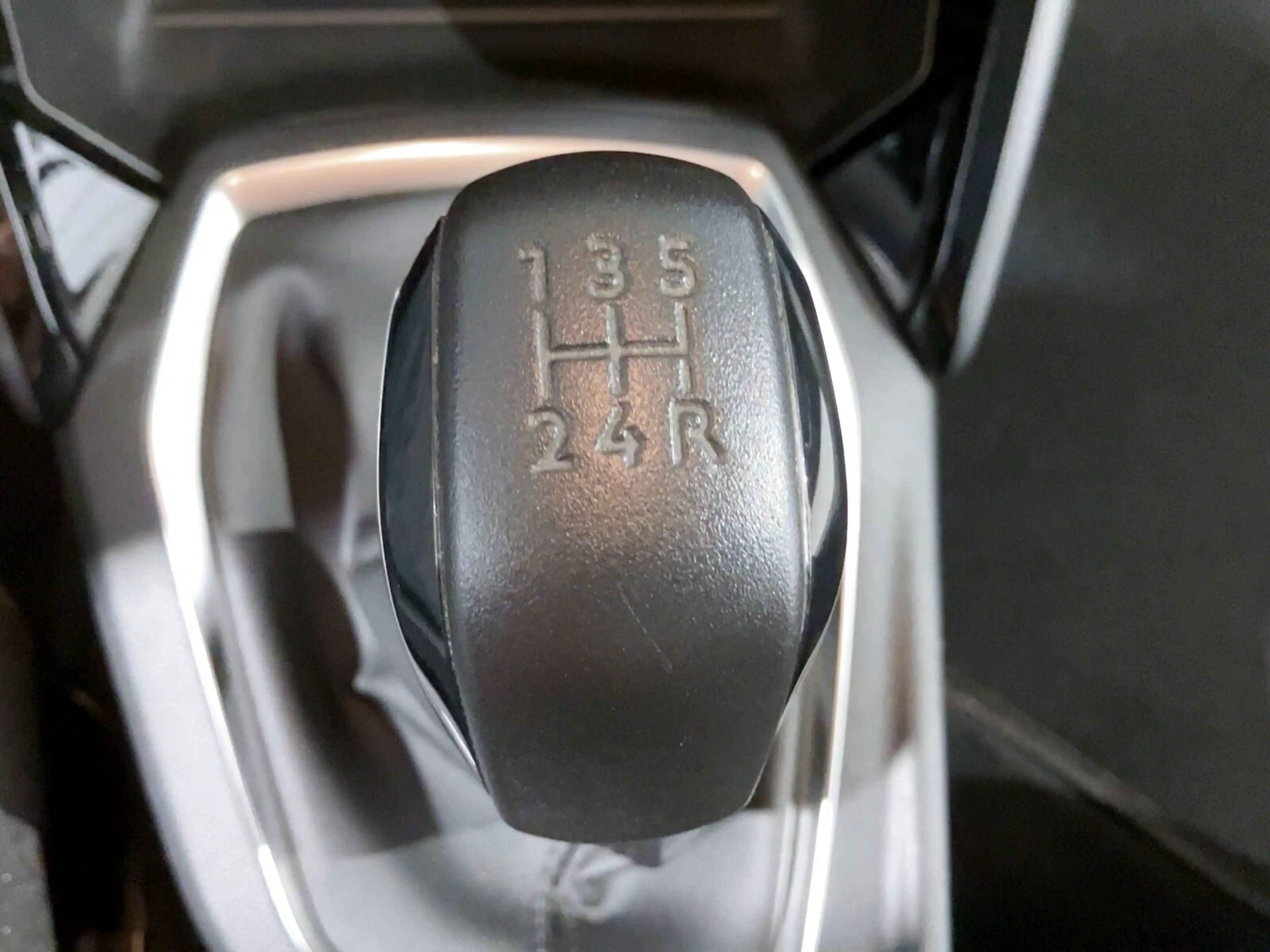 Peugeot 208 1.2 PureTech 75 Active LED SHZ KeyLess SpurH — photo 20