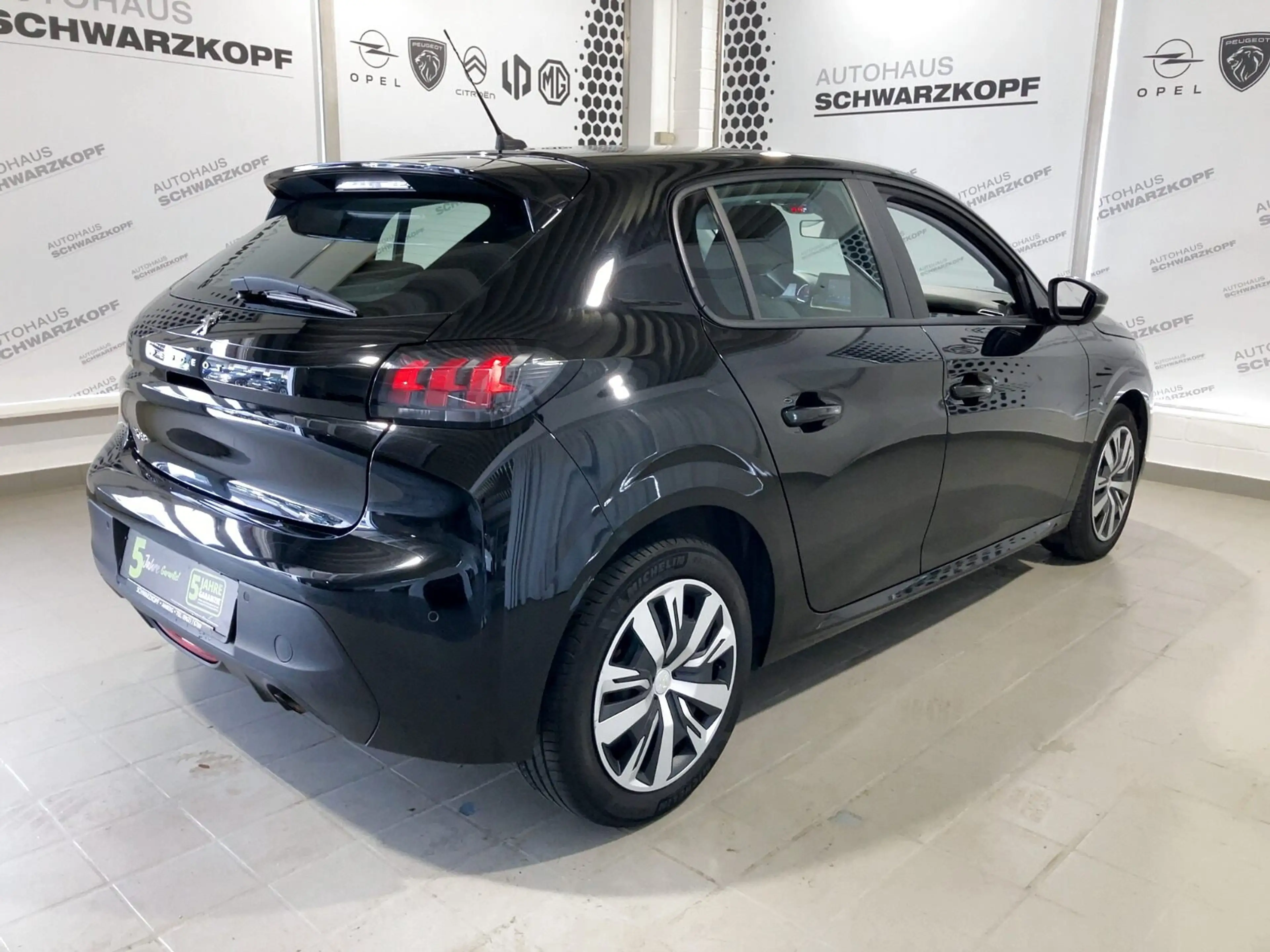 Peugeot 208 1.2 PureTech 75 Active LED SHZ KeyLess SpurH — photo 3