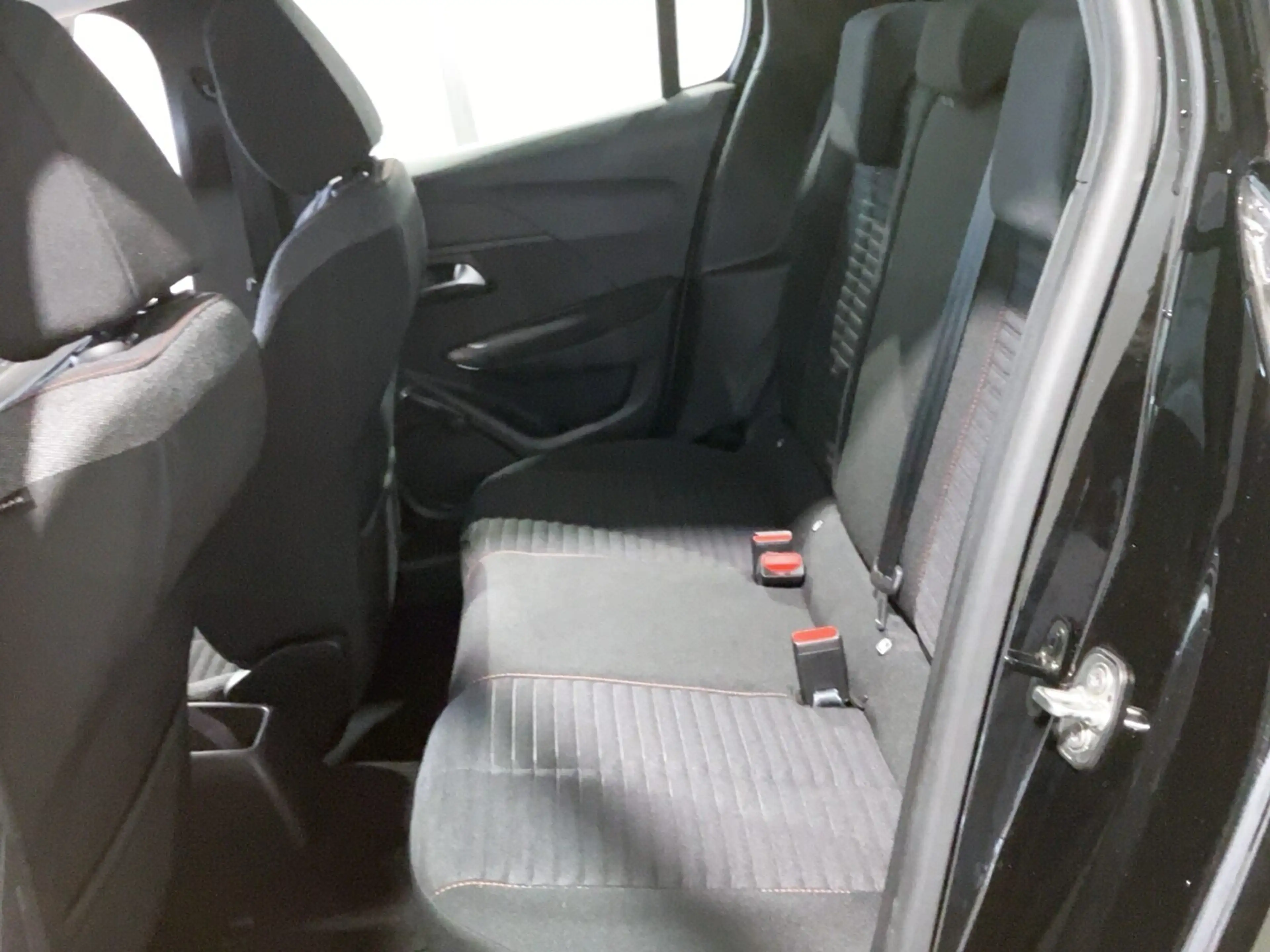 Peugeot 208 1.2 PureTech 75 Active LED SHZ KeyLess SpurH — photo 23