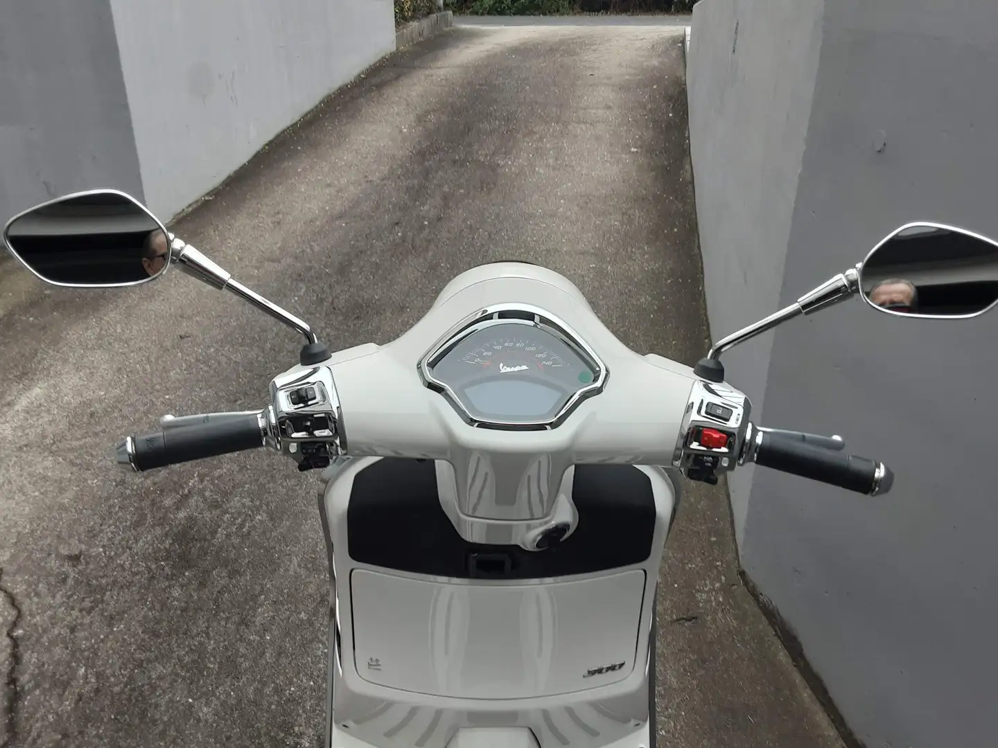 Vespa GTS Super 300 2JAHRE,1750KM,SCHECKHEFT GEPF.2JAHRE TÜV.G.STUS Fehér - 2
