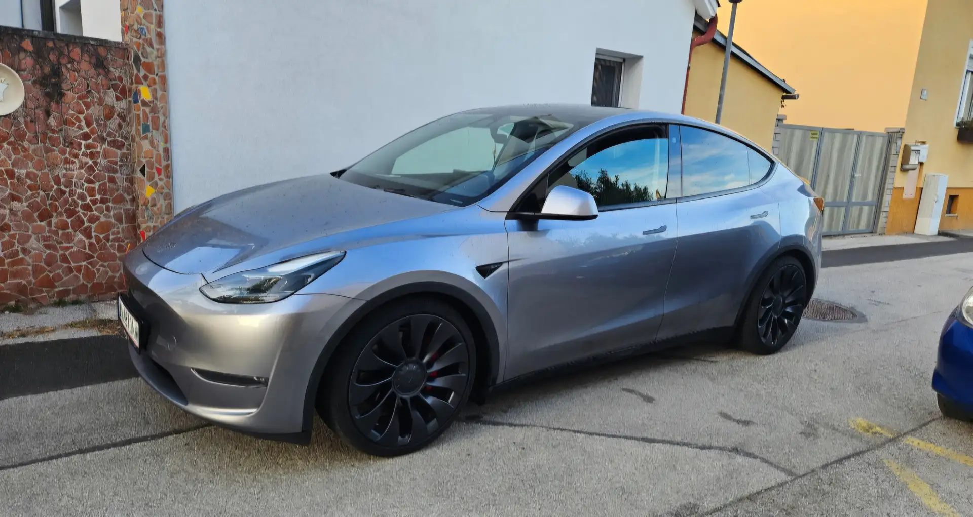 Tesla Model Y Model Y AWD 79kWh Performance Performance mit Handgas BITTE ALLES LESEN, Silber - 2
