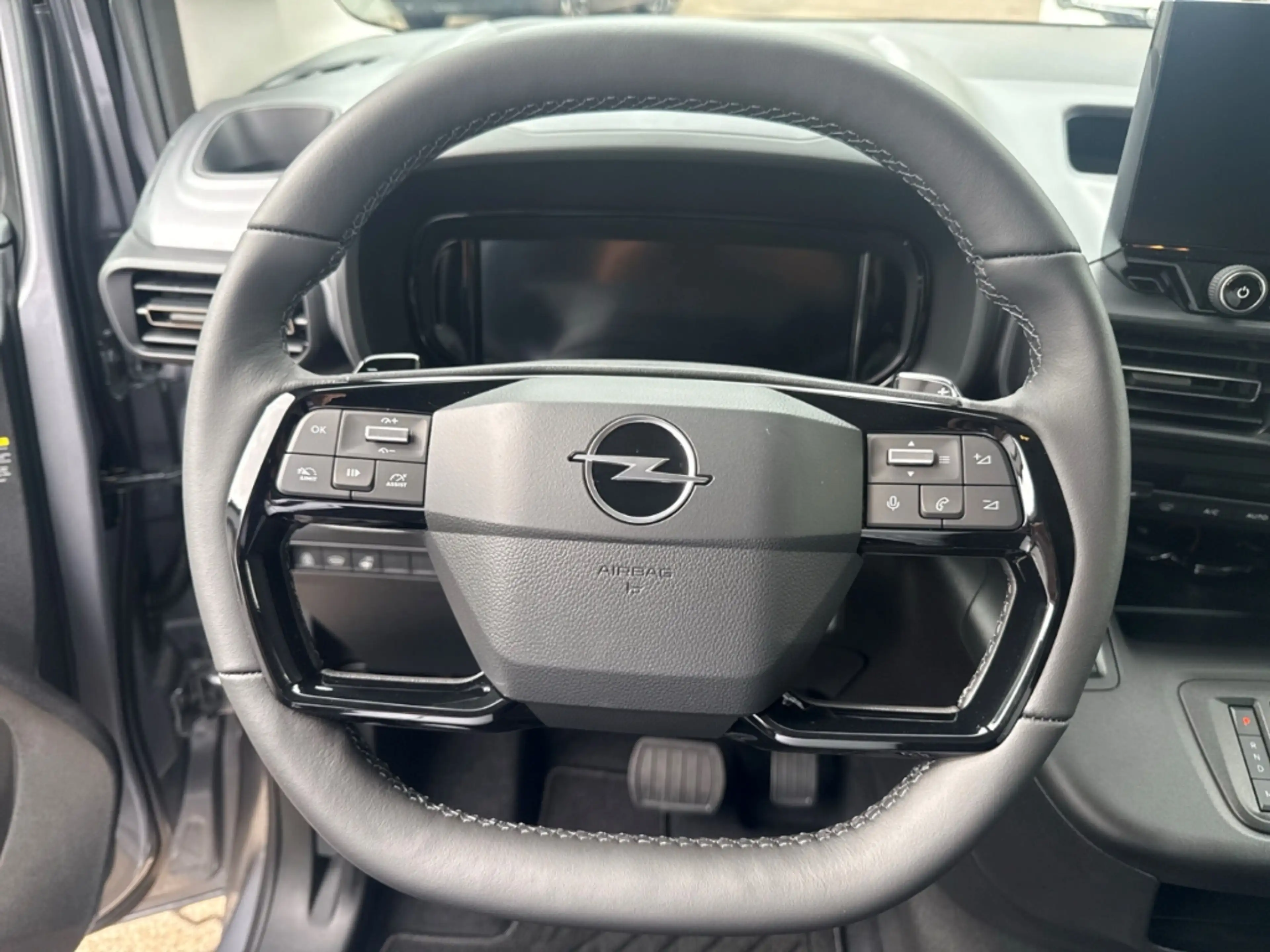 Opel Combo Life E GS — photo 14